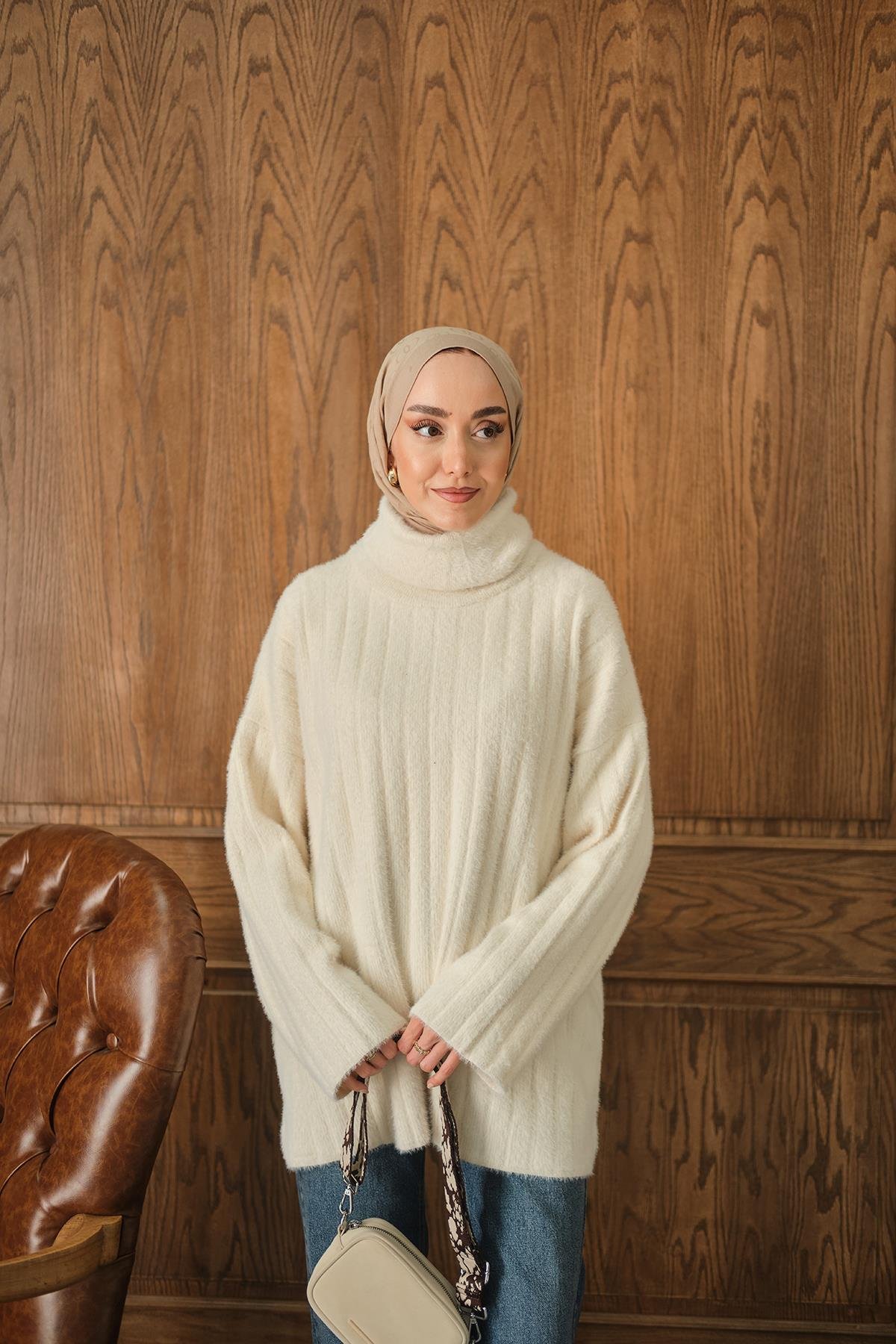 Boğazlı Peluş Triko Hırka Ekru