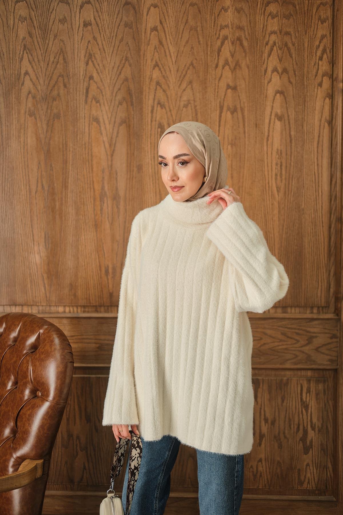 Boğazlı Peluş Triko Hırka Ekru