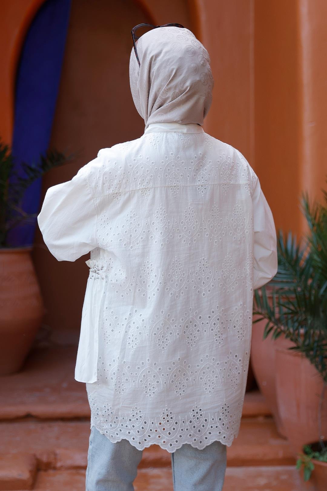 Brode Detay Yarım Taşlı Gömlek Beyaz