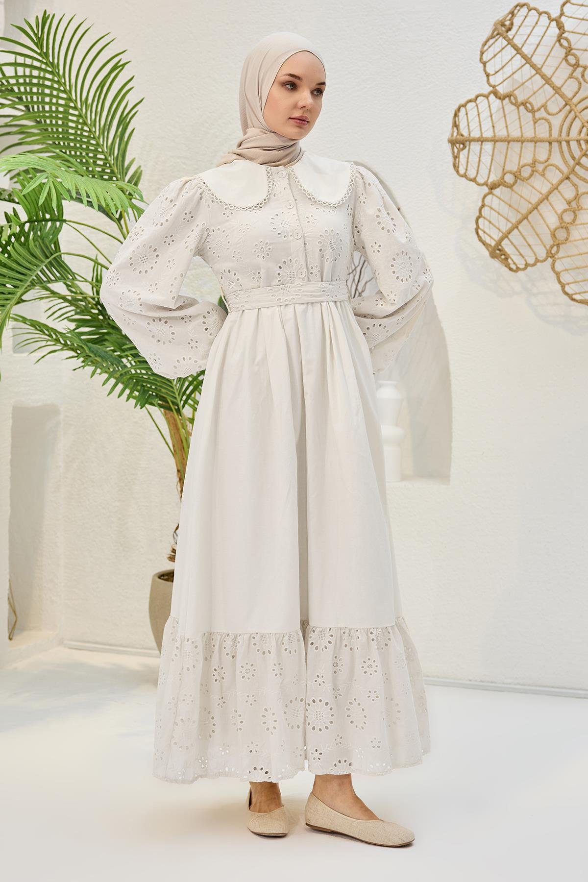Brode Detaylı Bebe Yaka Elbise Beyaz