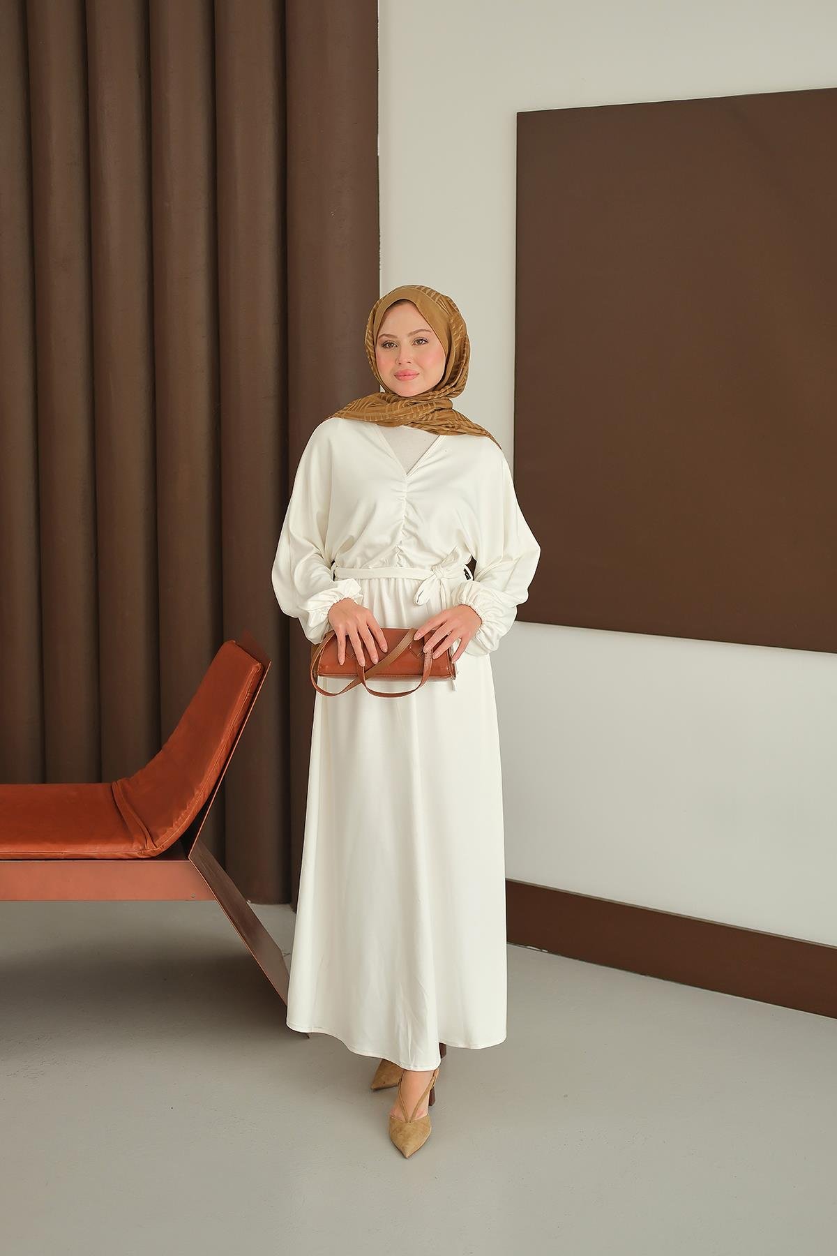 Büzgü Detay Elbise Ekru