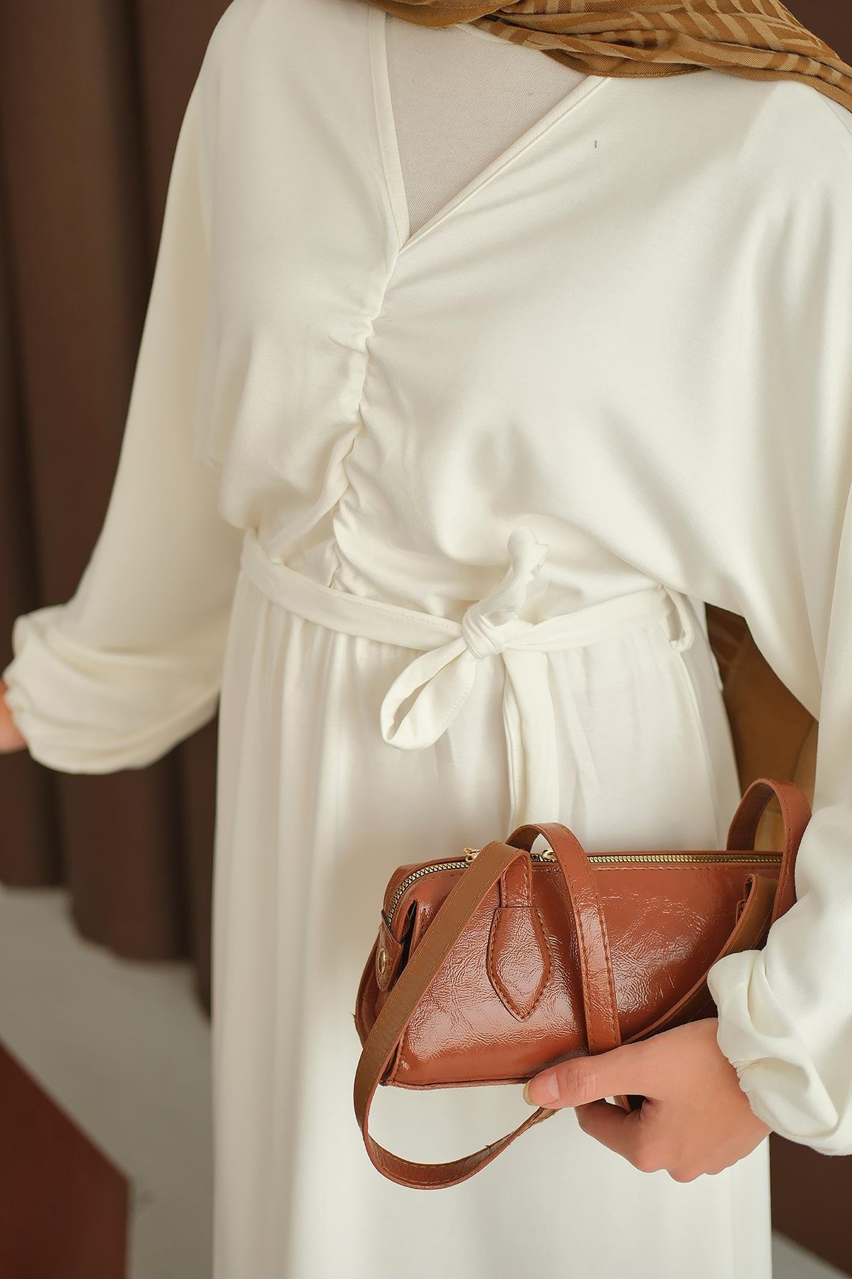 Büzgü Detay Elbise Ekru