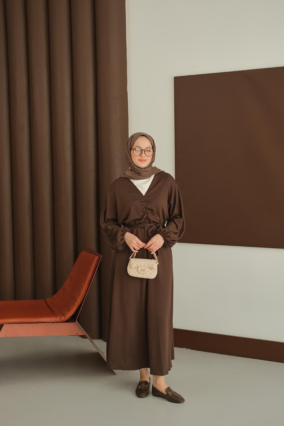 Büzgü Detay Elbise Kahverengi