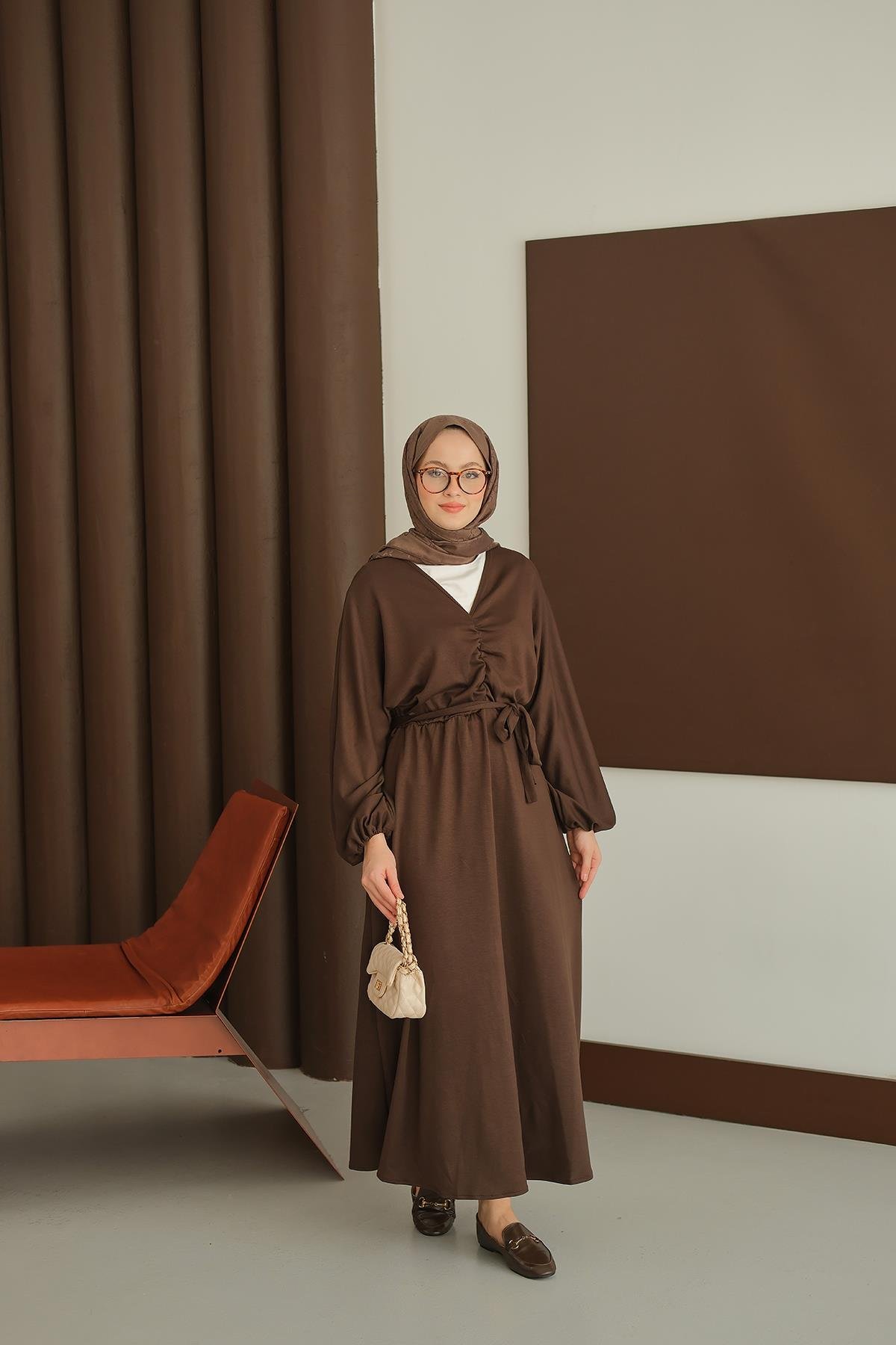 Büzgü Detay Elbise Kahverengi