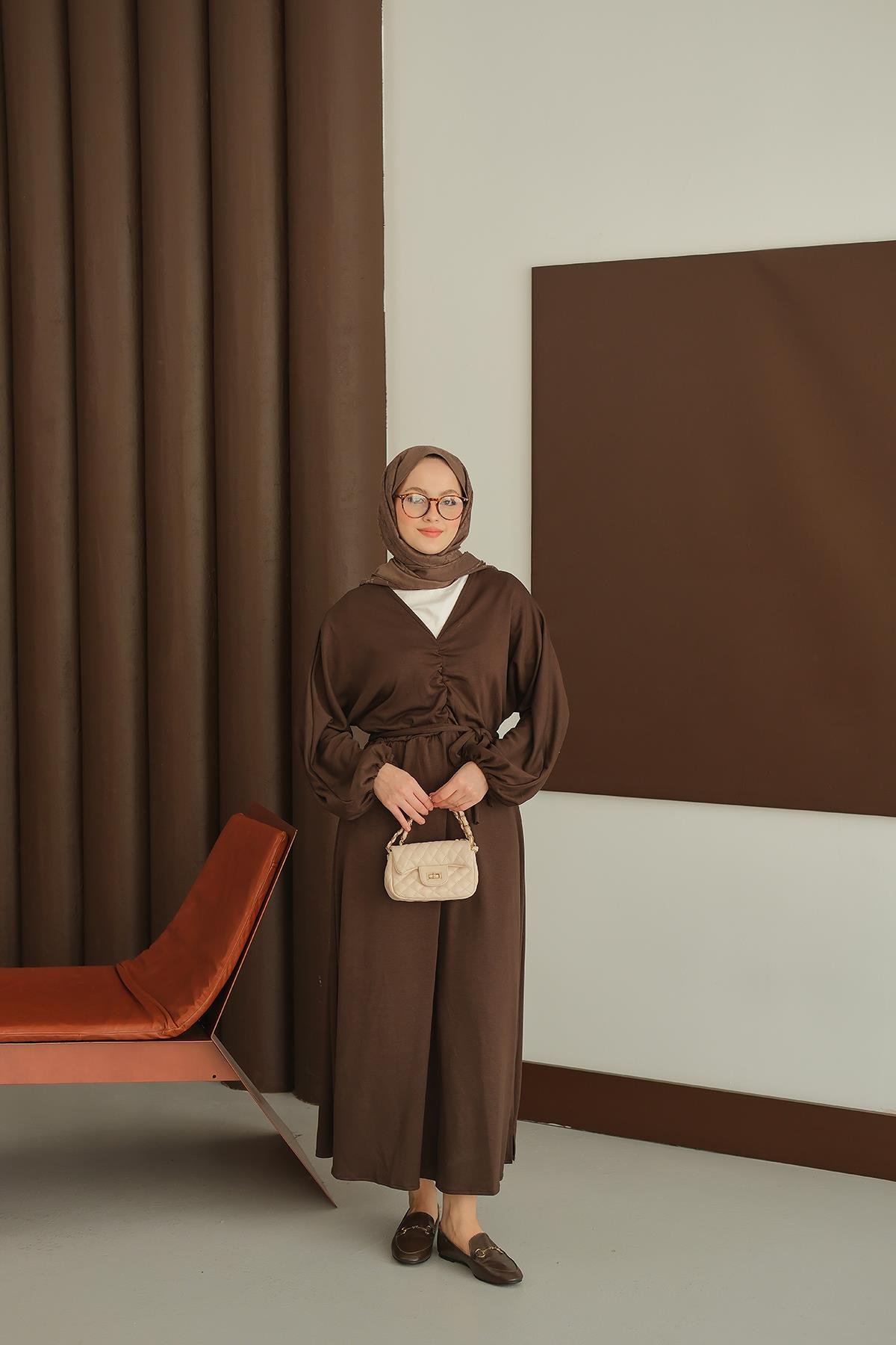 Büzgü Detay Elbise Kahverengi