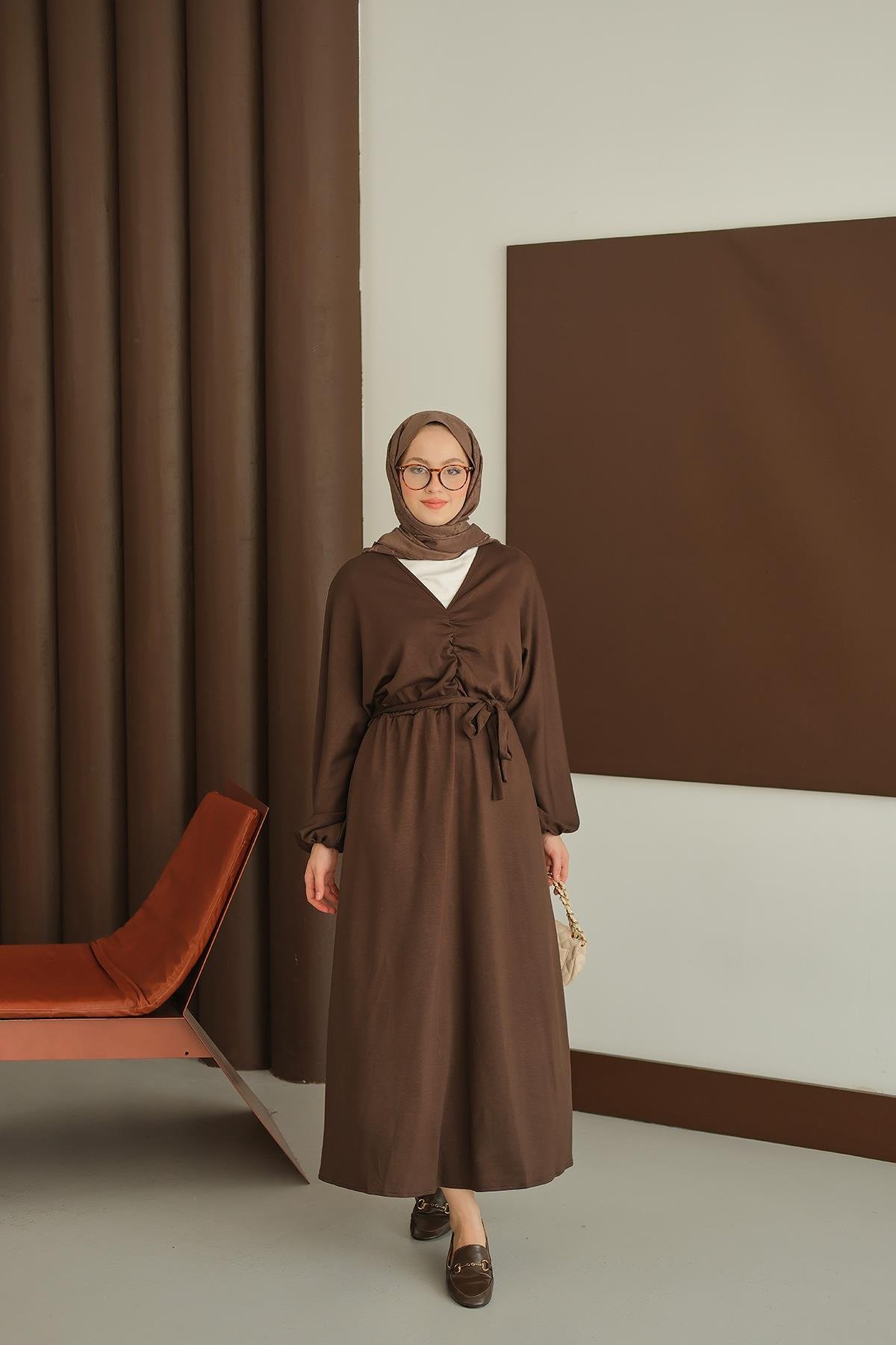Büzgü Detay Elbise Kahverengi
