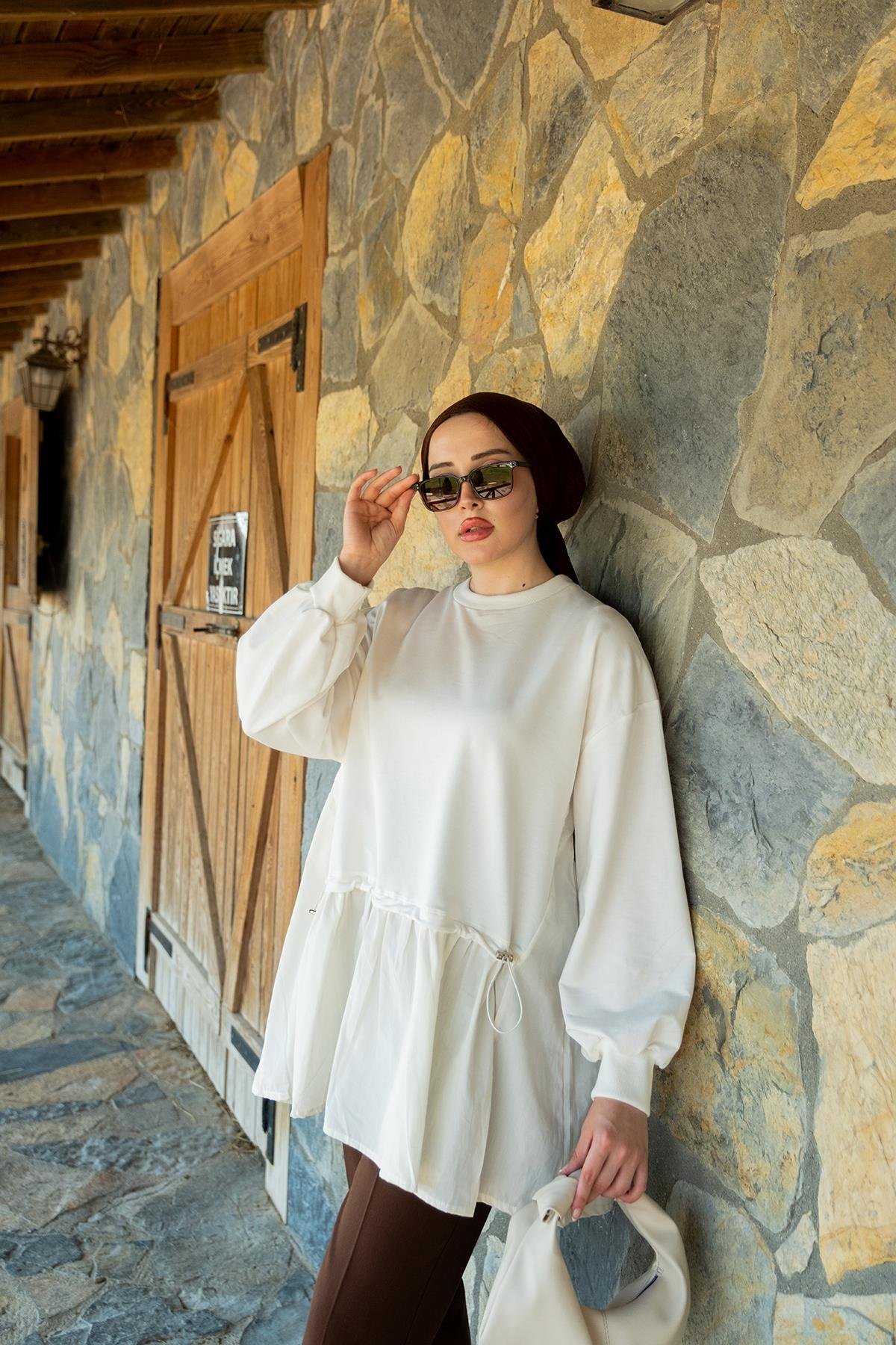 Büzgü Detay Garnili Sweatshirt Ekru