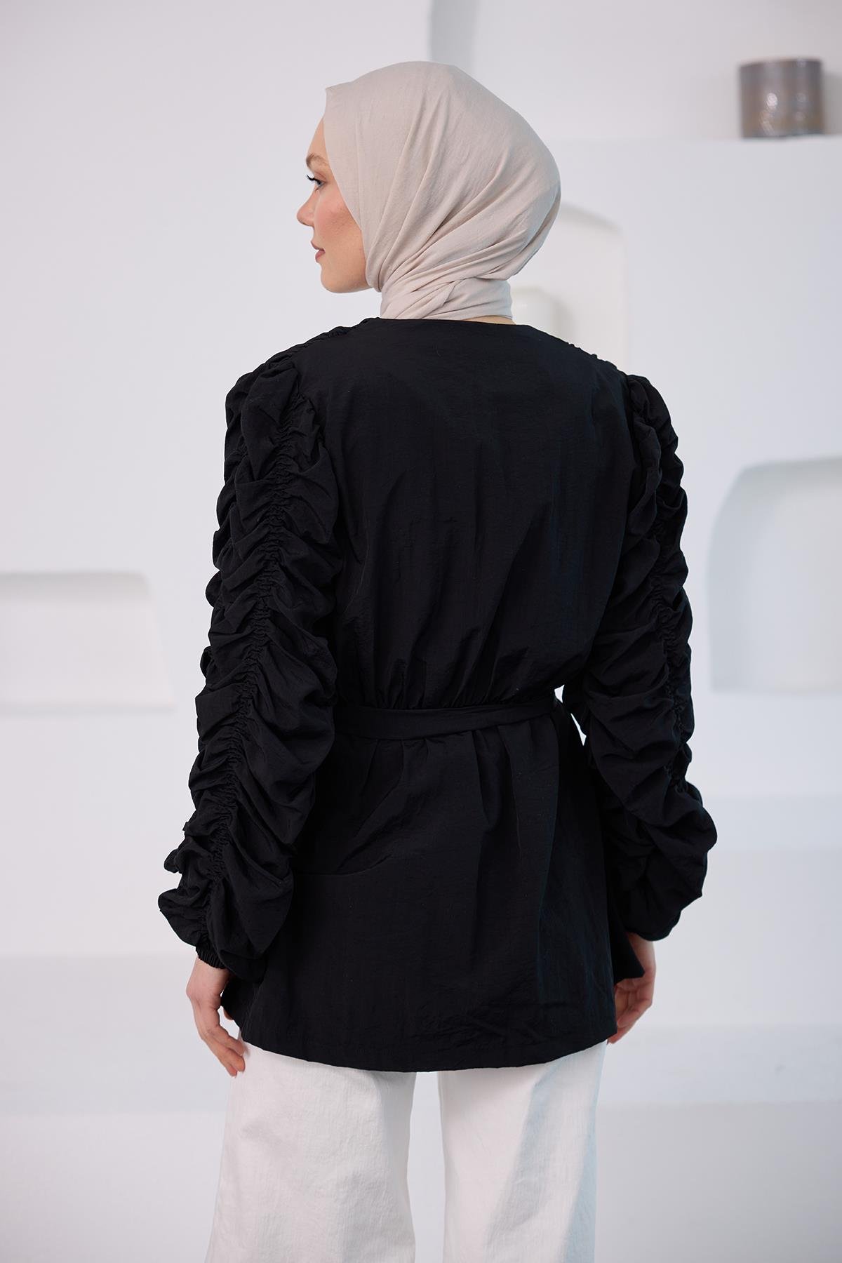 Büzgü Detaylı Fermuarlı Ceket  Siyah