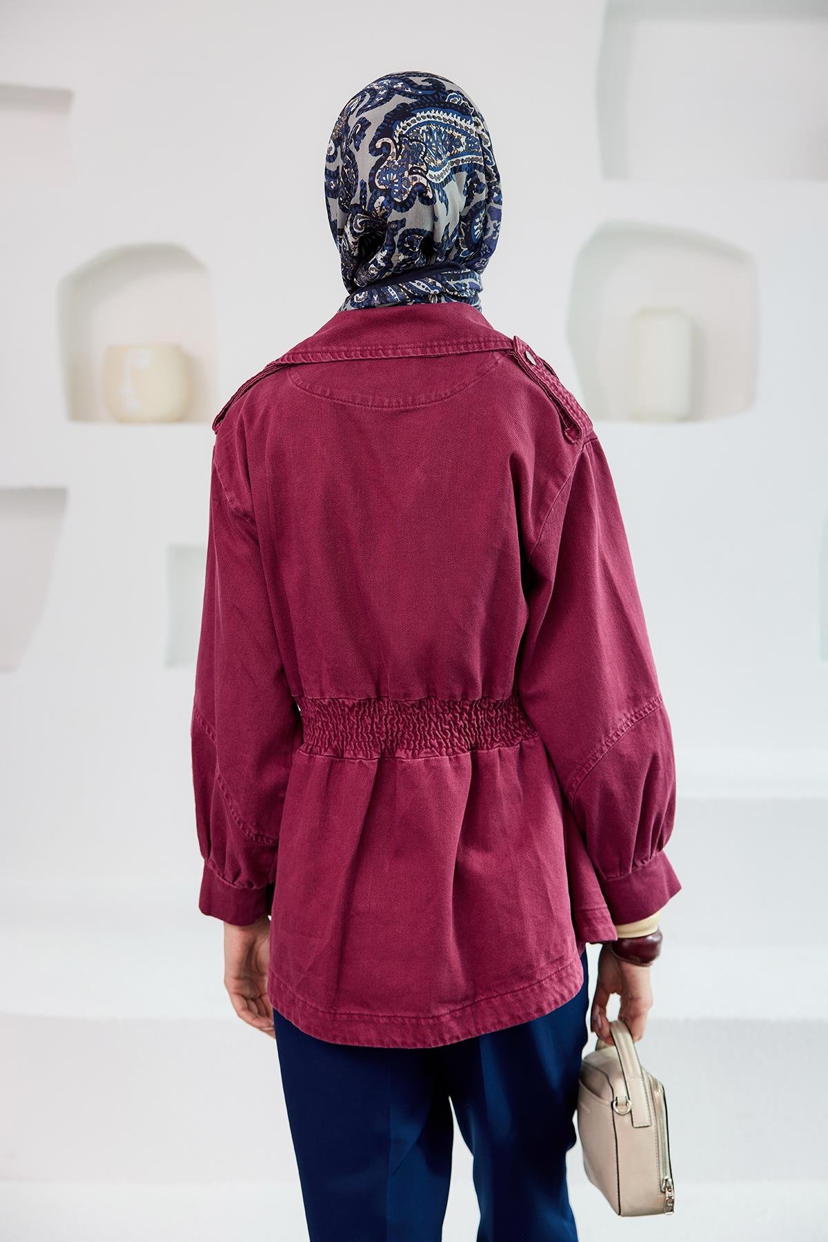 Büzgü Kemer Detaylı Jean Ceket Bordo