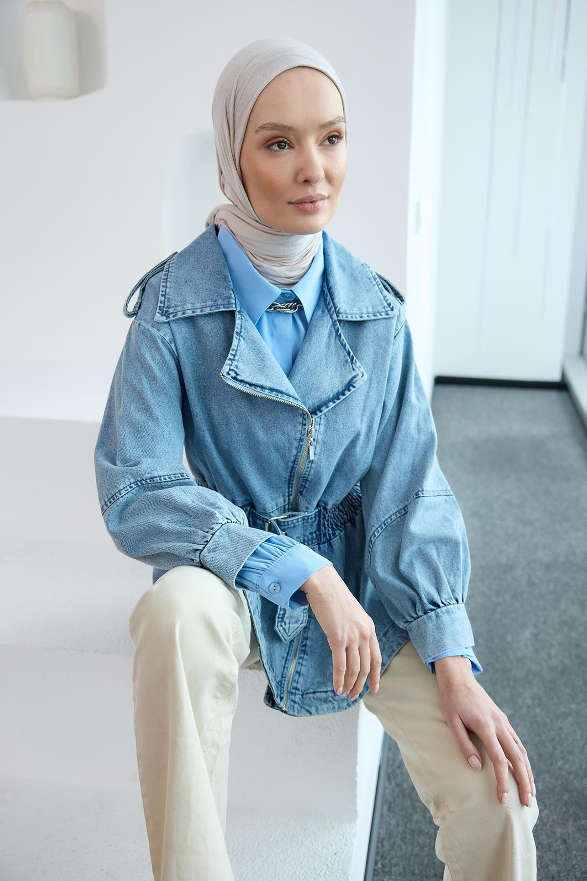 Büzgü Kemer Detaylı Jean Ceket Mavi