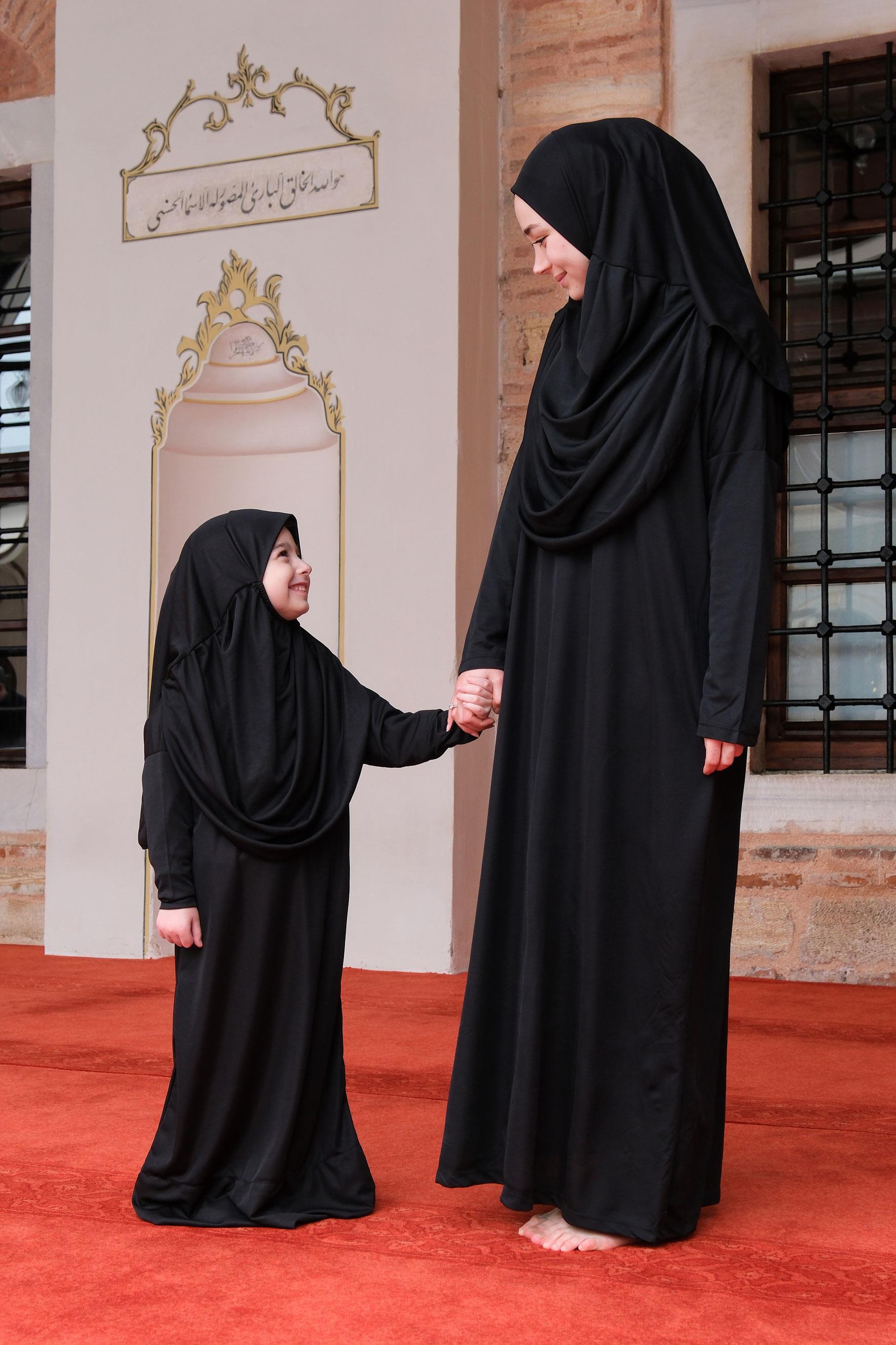 CANTALI TEK PARCA NAMAZ ELBISESI  SIYAH