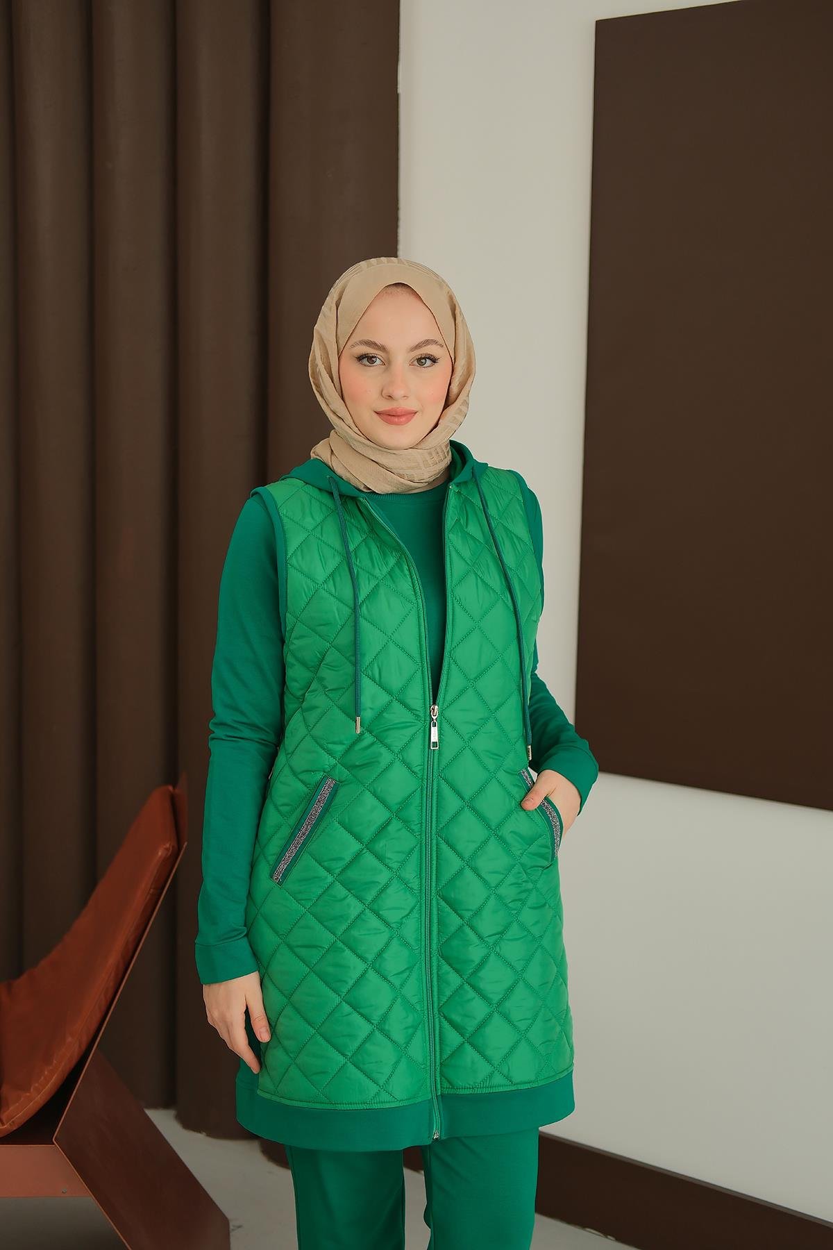 Cepleri Sim Detay Yelekli Takım Yeşil