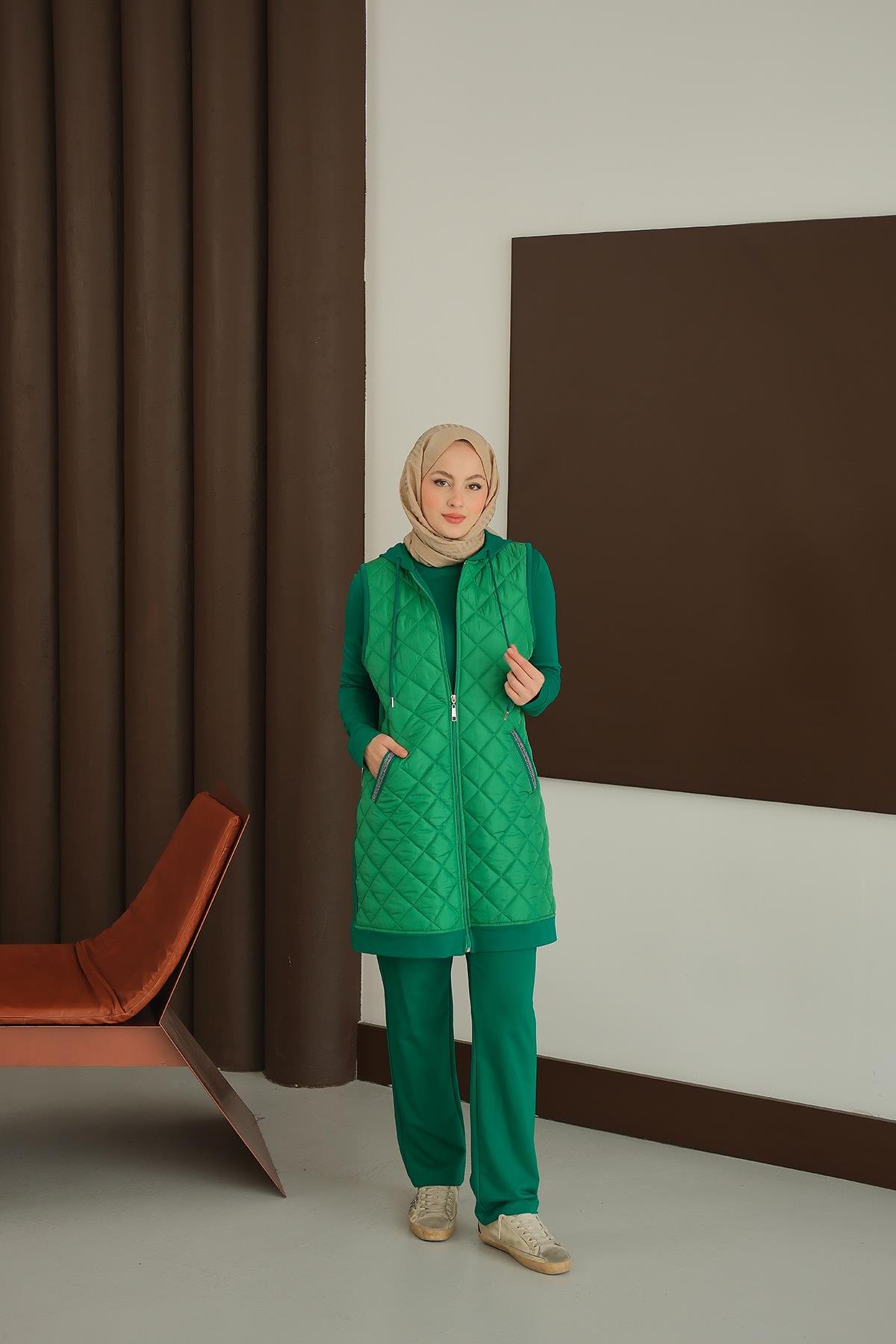 Cepleri Sim Detay Yelekli Takım Yeşil