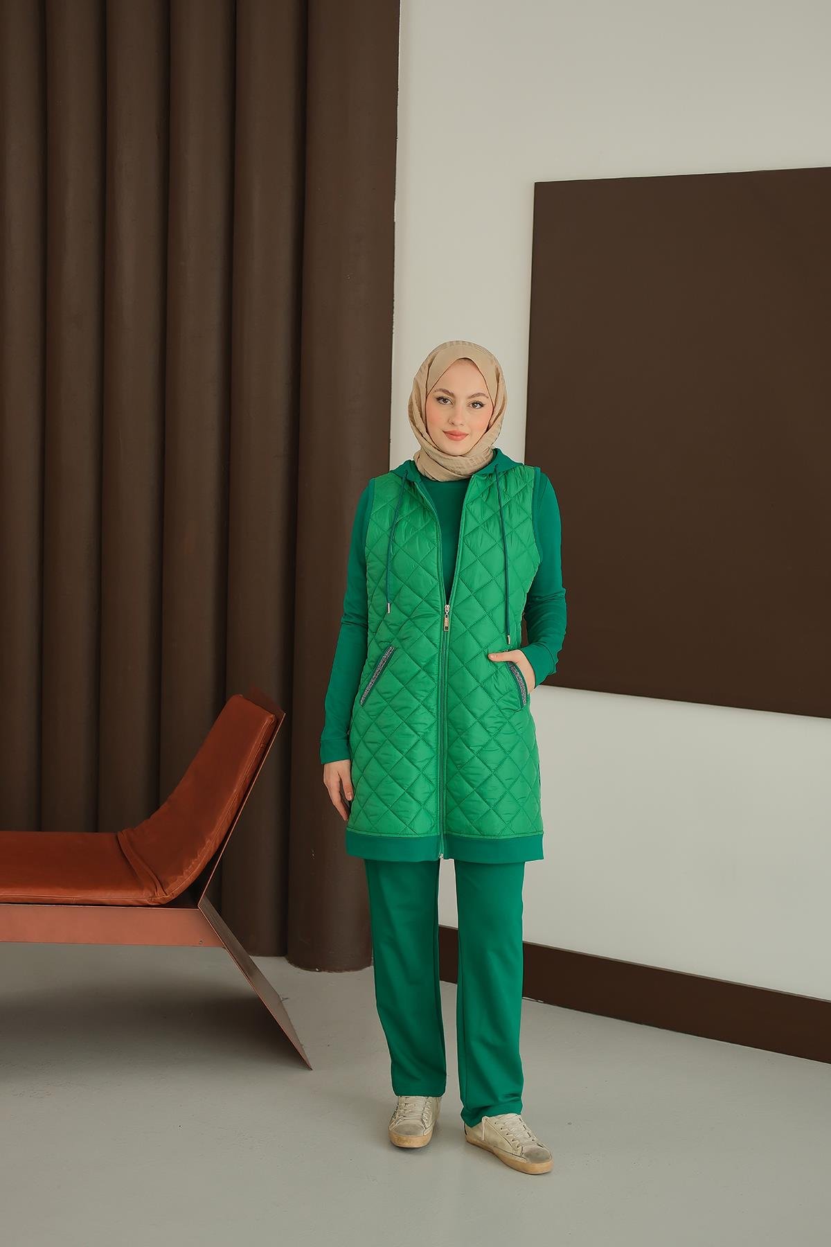 Cepleri Sim Detay Yelekli Takım Yeşil