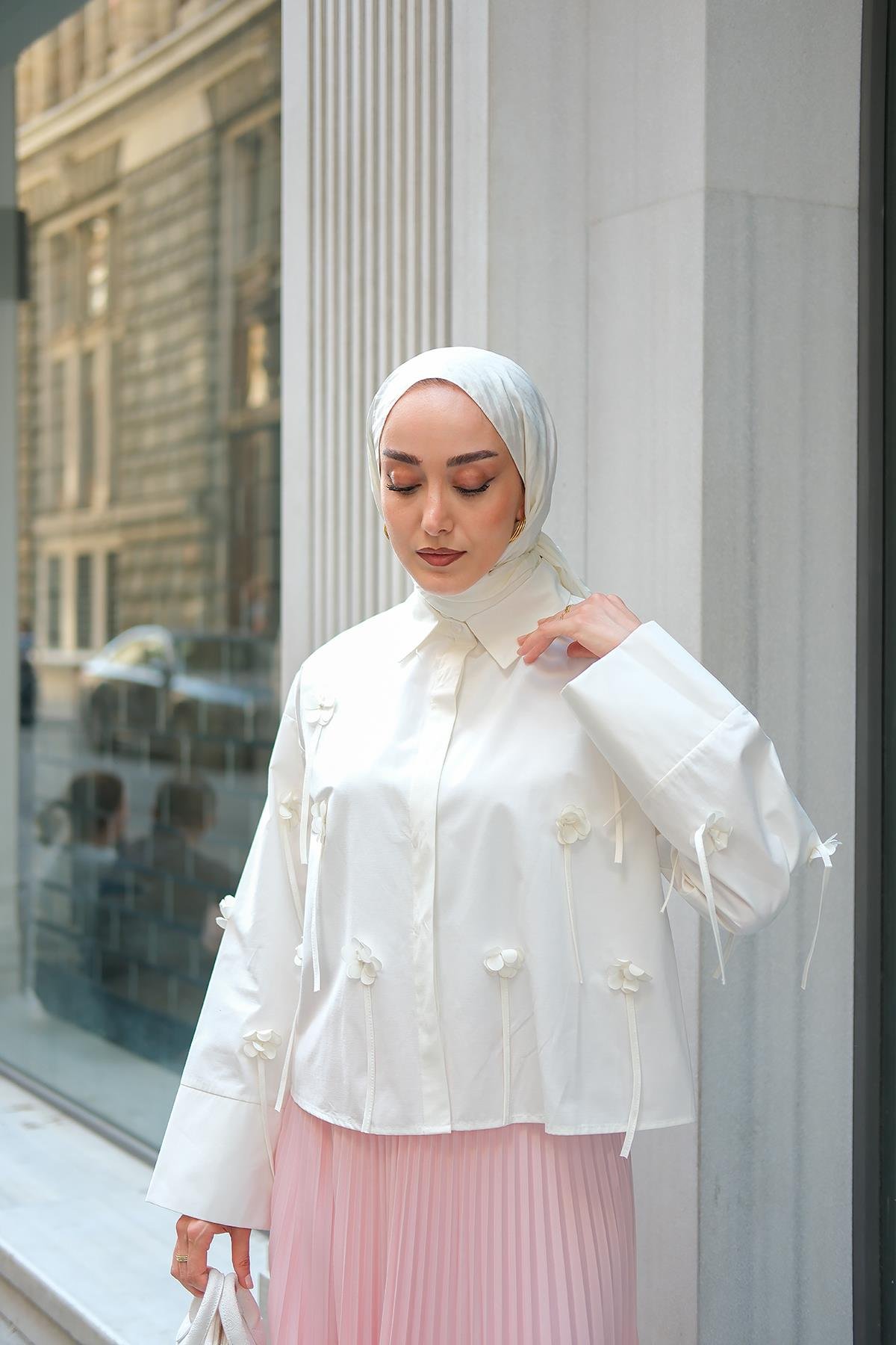 Çicek Desenli Gömlek Beyaz