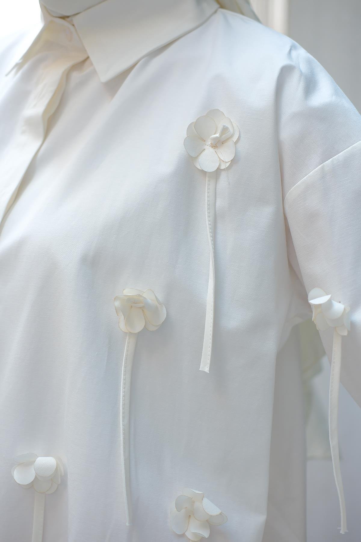 Çicek Desenli Gömlek Beyaz