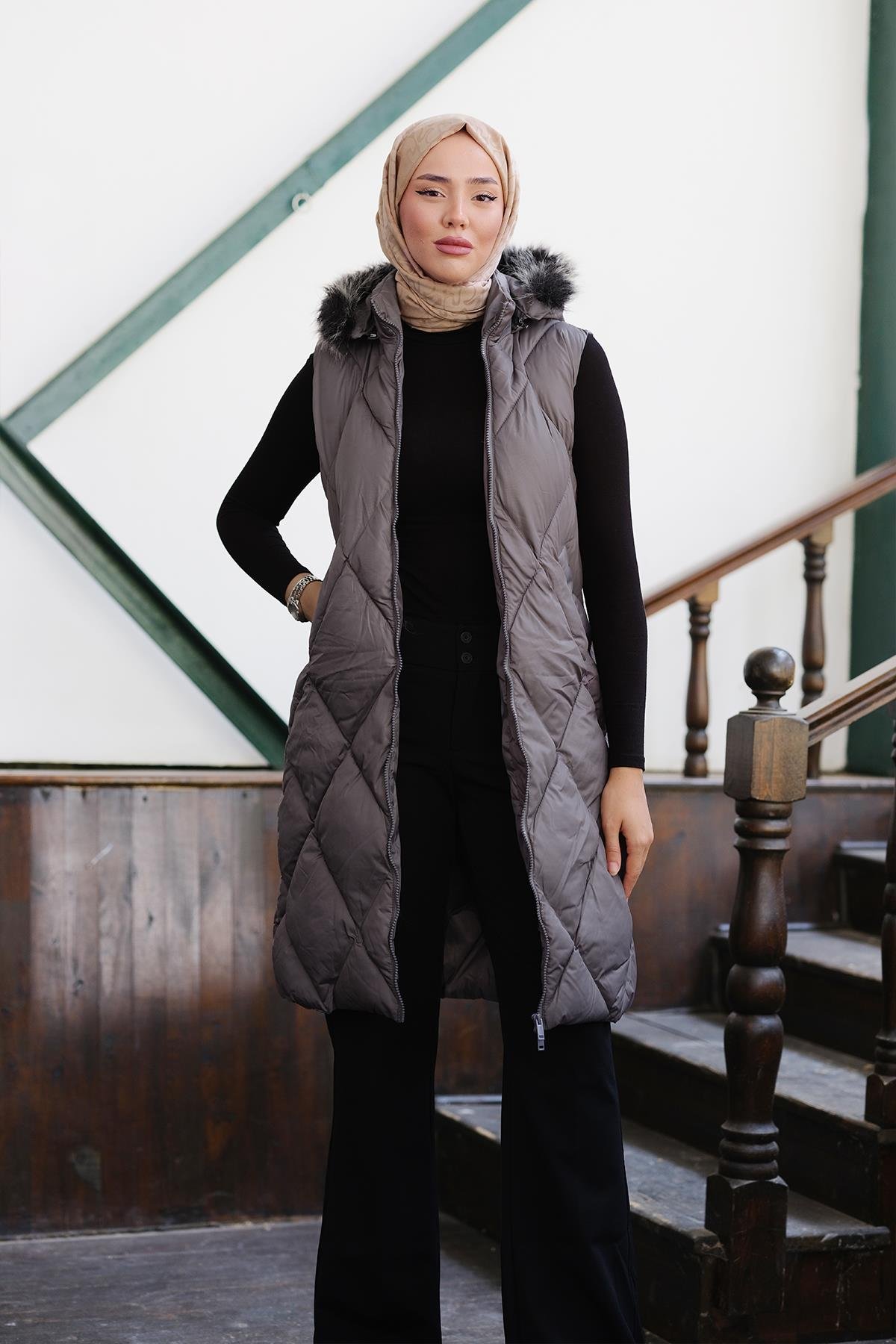 Çift Cepli Kapüşonlu Yelek Gri