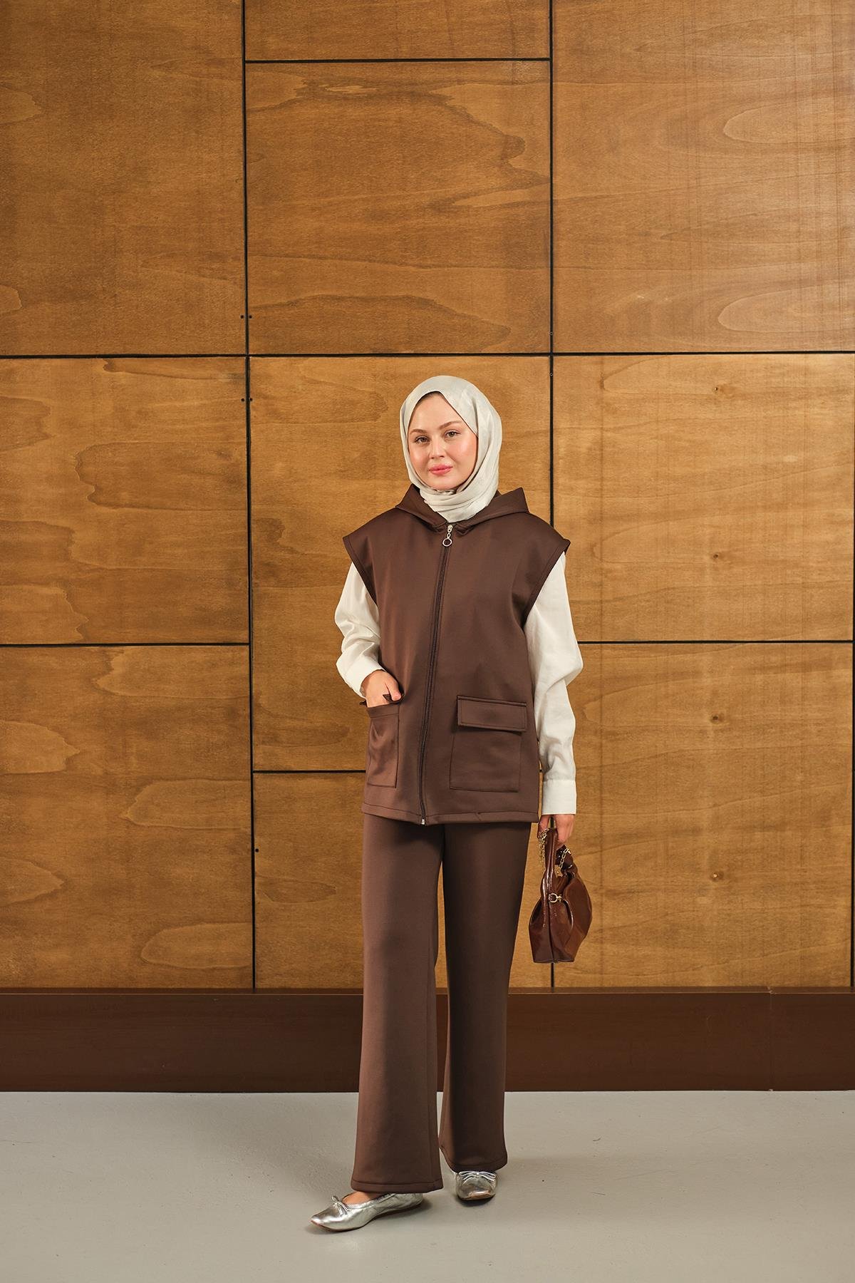 Çift Cepli Kapüşonlu Yelekli Takım Kahverengi