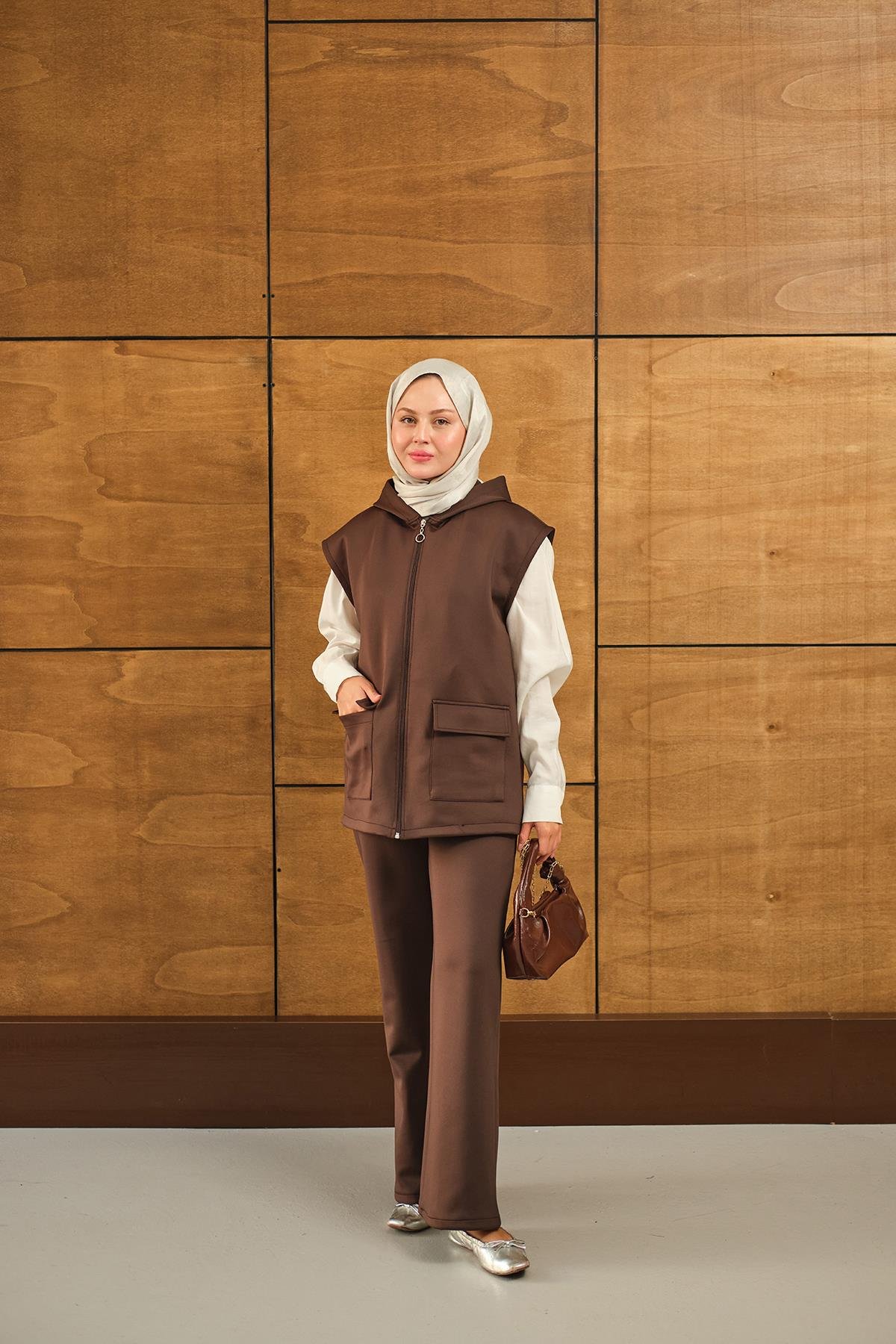 Çift Cepli Kapüşonlu Yelekli Takım Kahverengi