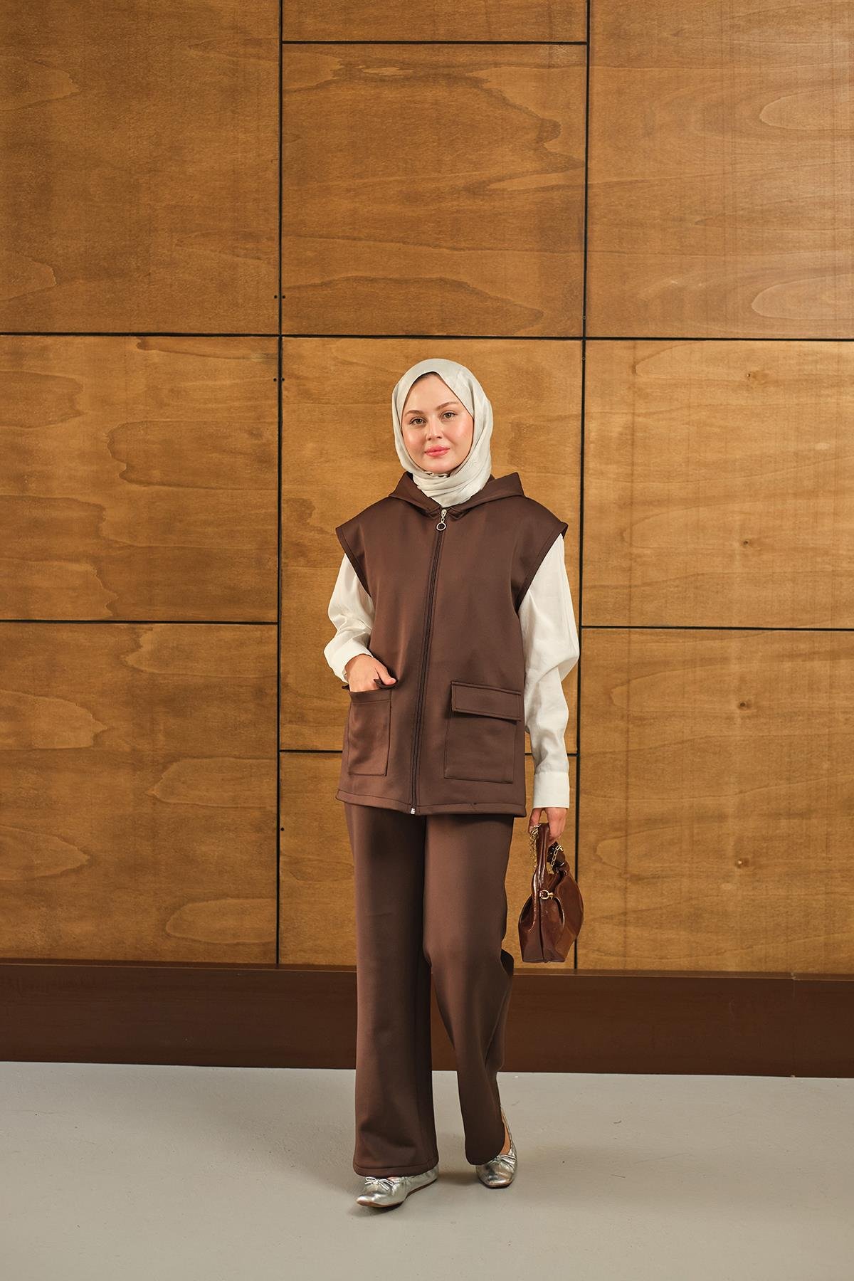 Çift Cepli Kapüşonlu Yelekli Takım Kahverengi