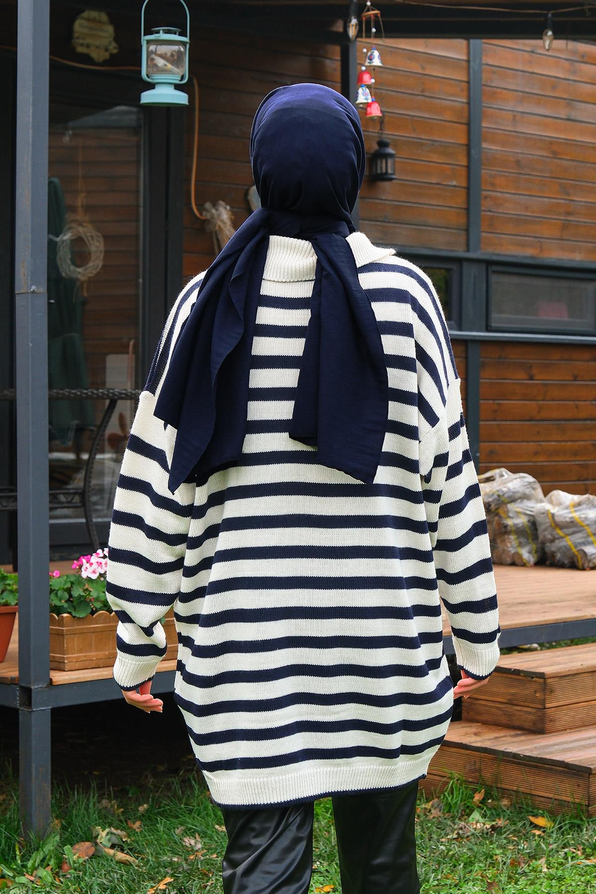 Çizgili Boğazlı Triko Kazak Lacivert