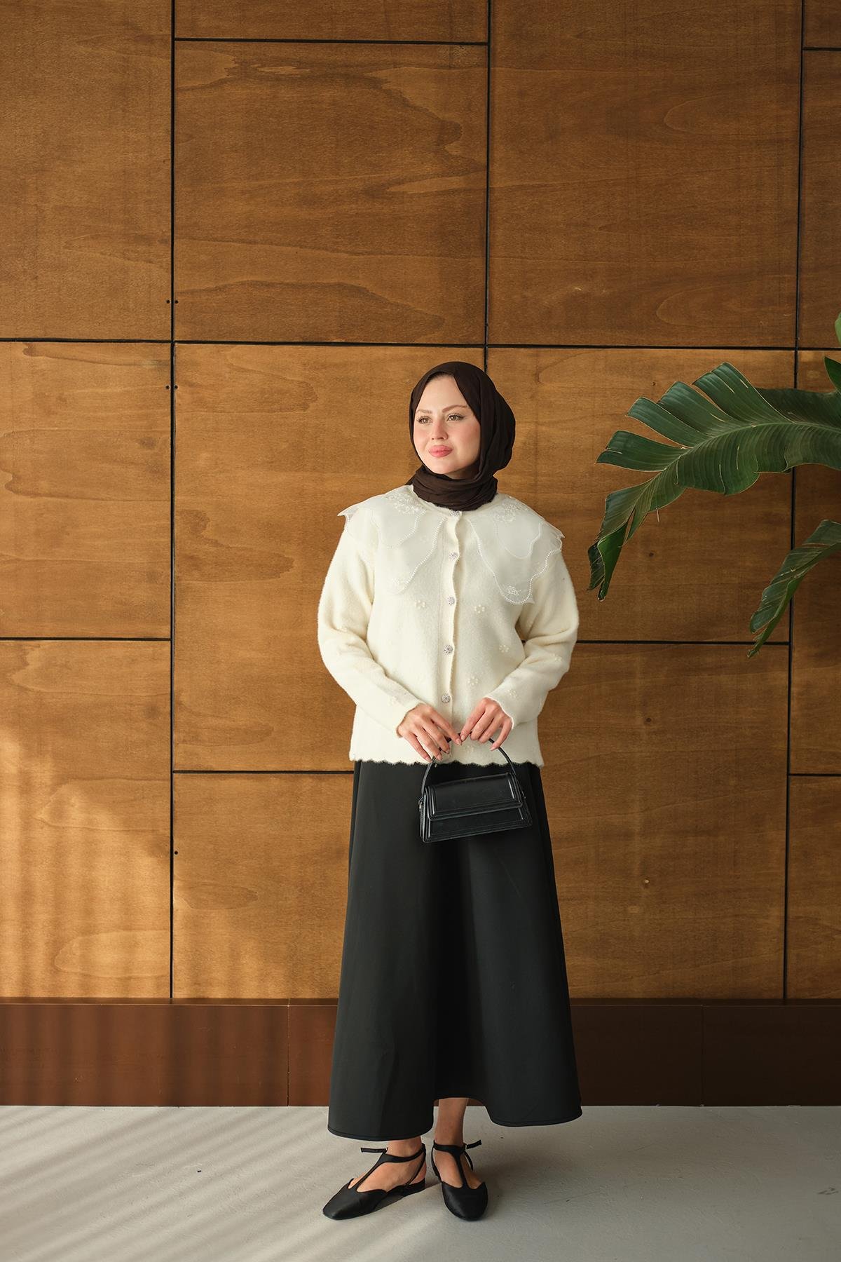 Dantel Yaka Püsküllü Hırka Ekru