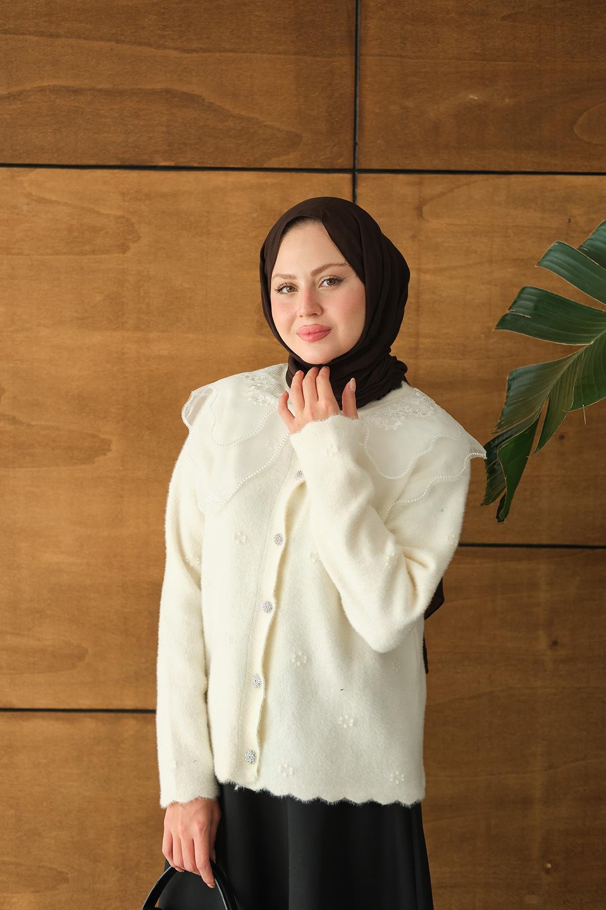 Dantel Yaka Püsküllü Hırka Ekru