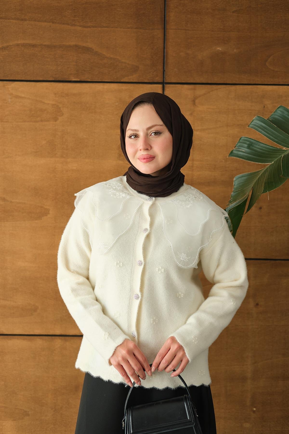 Dantel Yaka Püsküllü Hırka Ekru