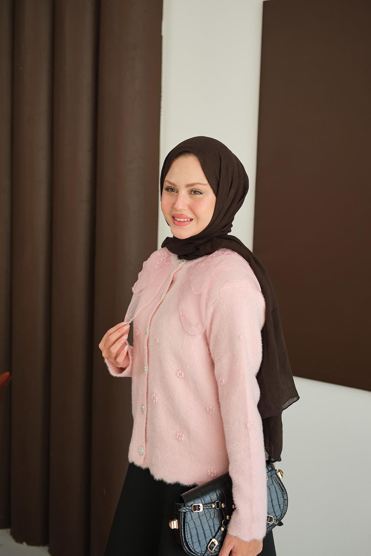 Dantel Yaka Püsküllü Hırka Pembe