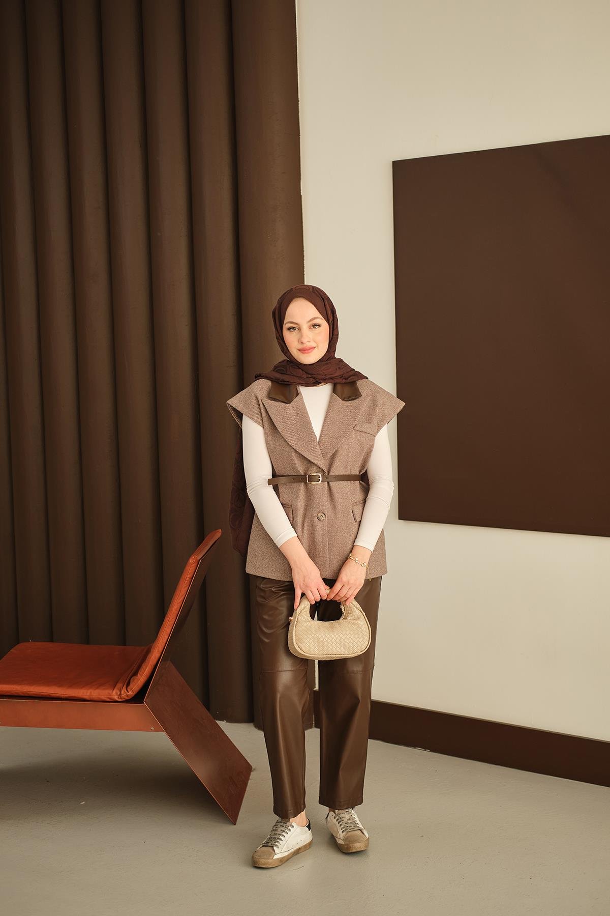 Deri Pantolonlu Yelekli Takım Kahverengi