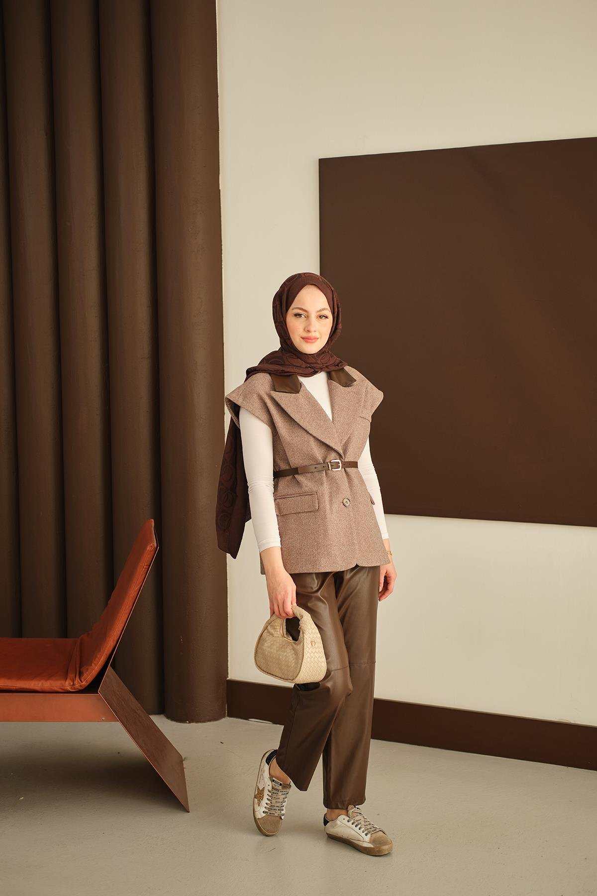 Deri Pantolonlu Yelekli Takım Kahverengi