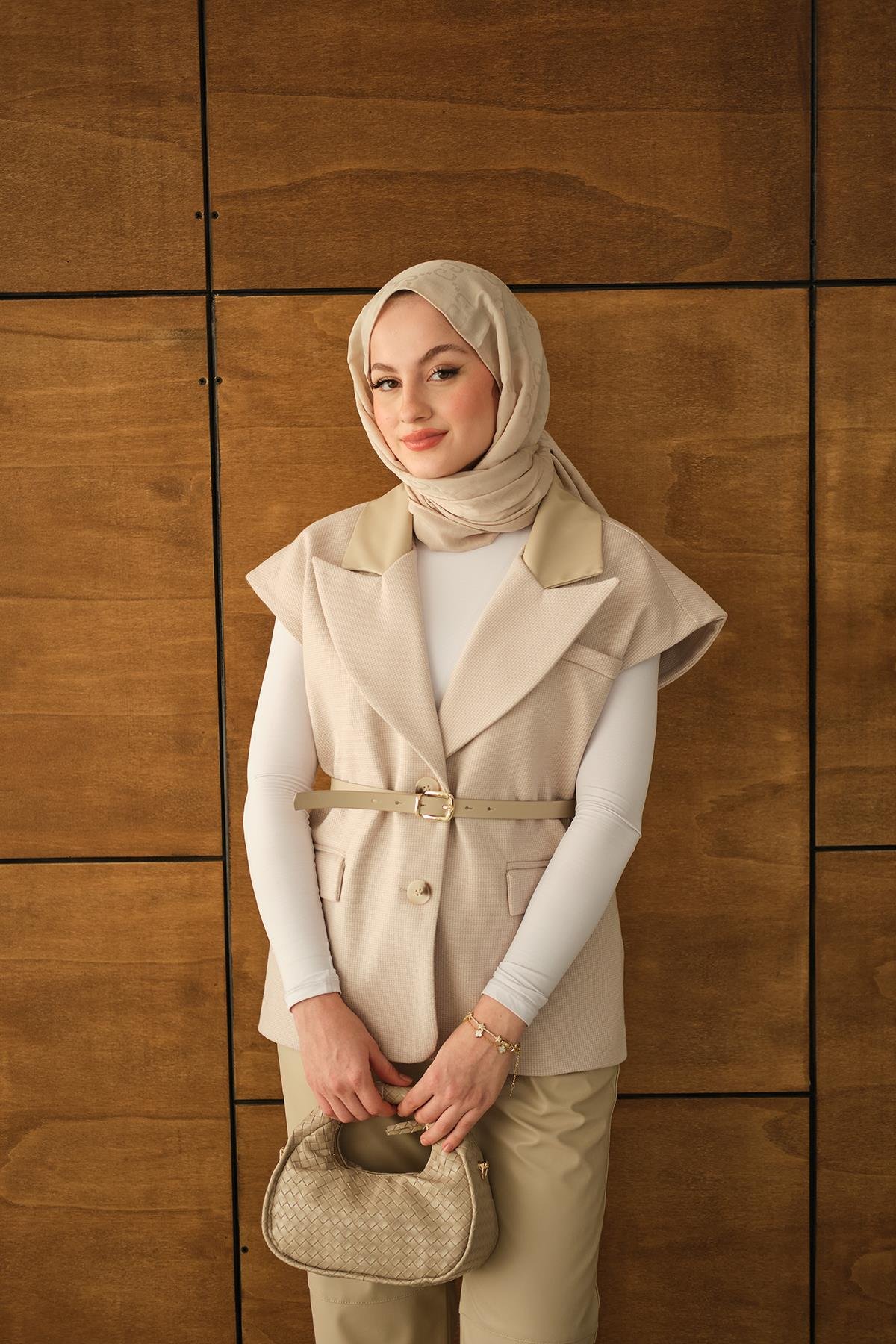 Deri Pantolonlu Yelekli Takım Krem