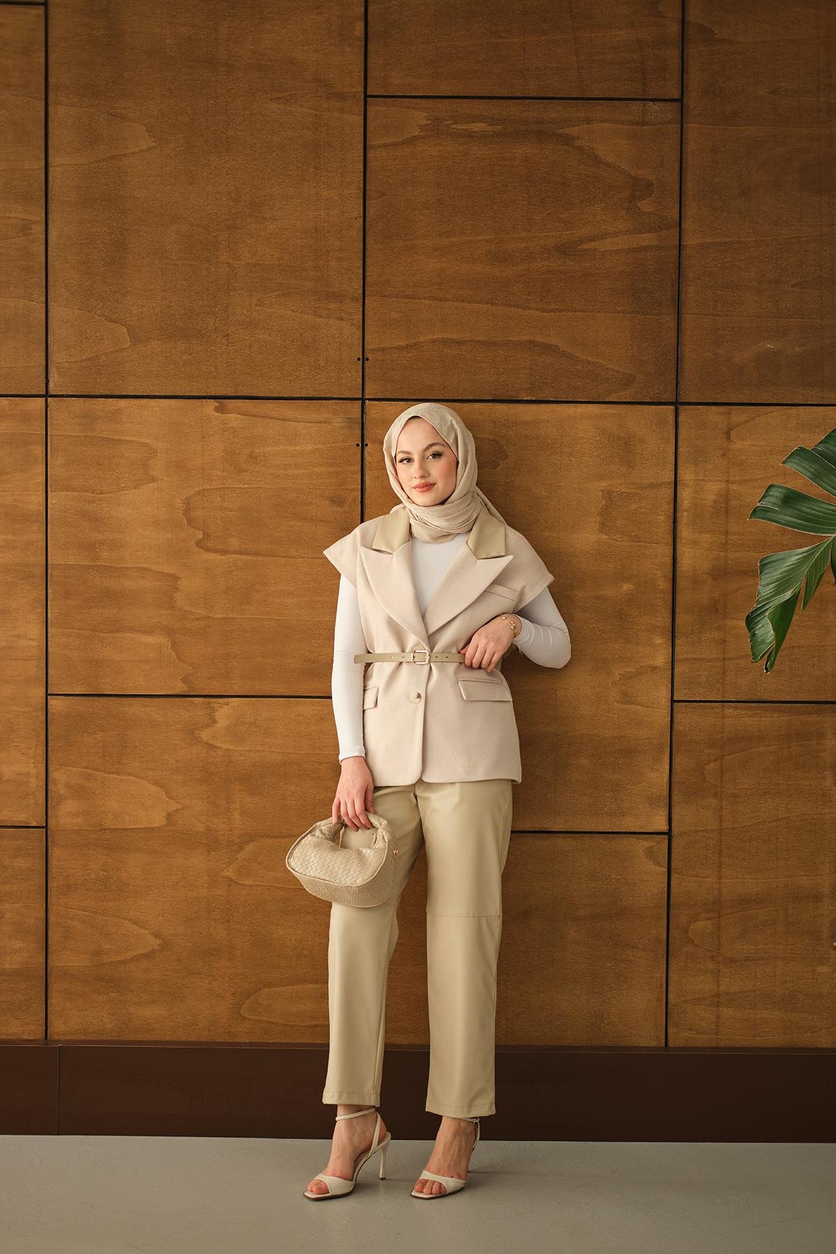 Deri Pantolonlu Yelekli Takım Krem