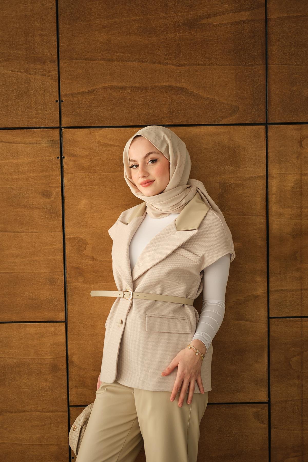 Deri Pantolonlu Yelekli Takım Krem