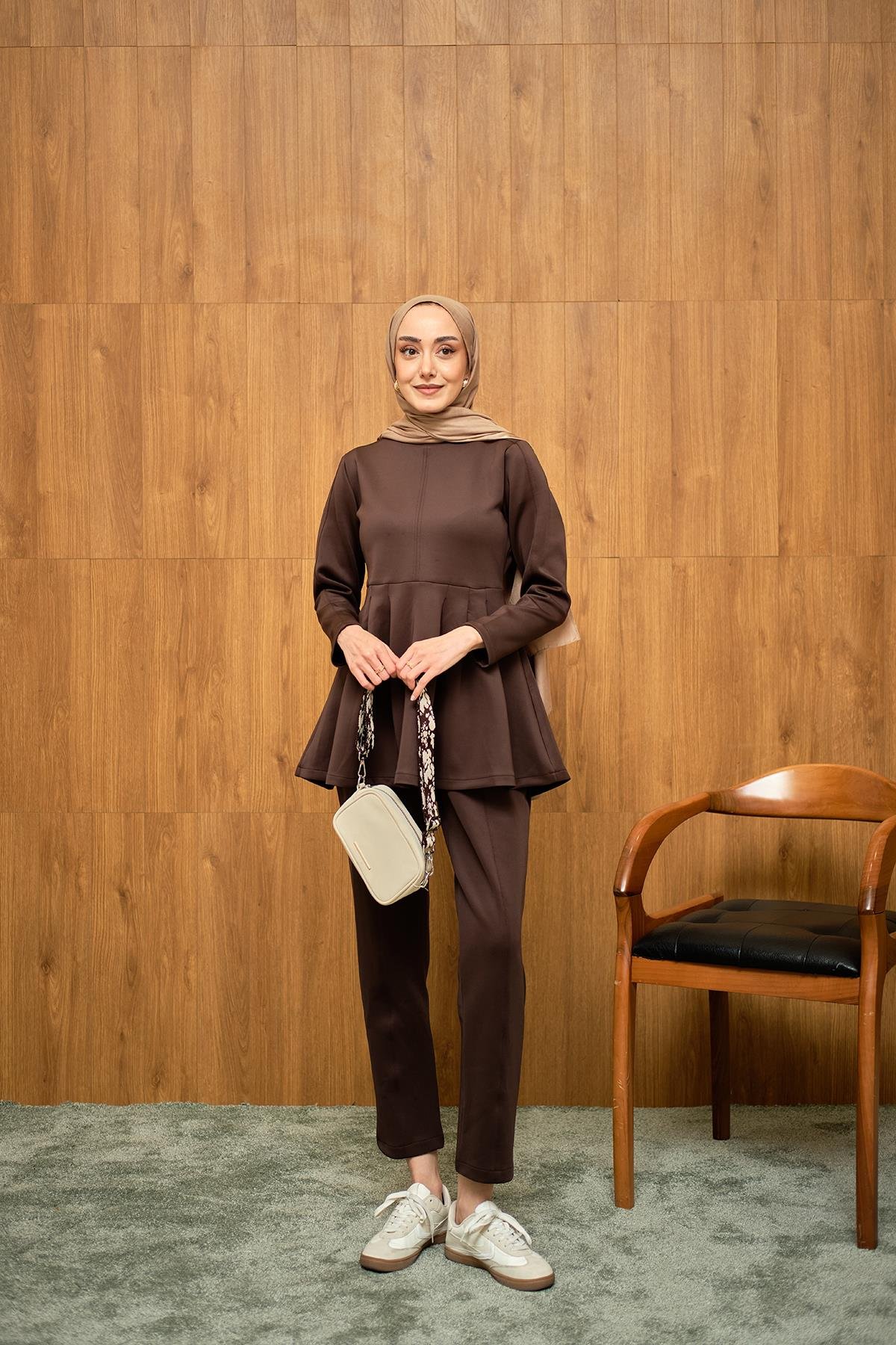 Dikiş Detaylı Pileli Takım Kahverengi