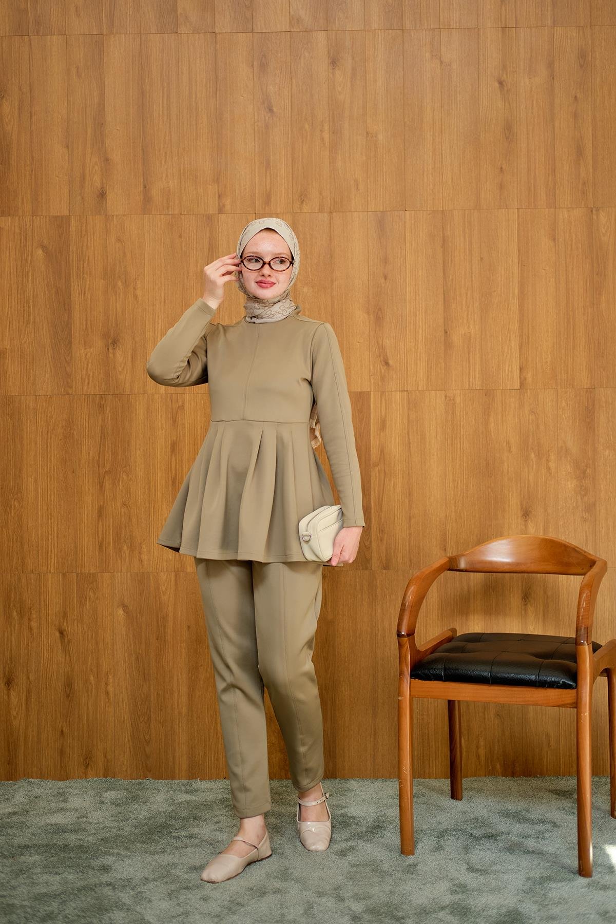 Dikiş Detaylı Pileli Takım Yeşil