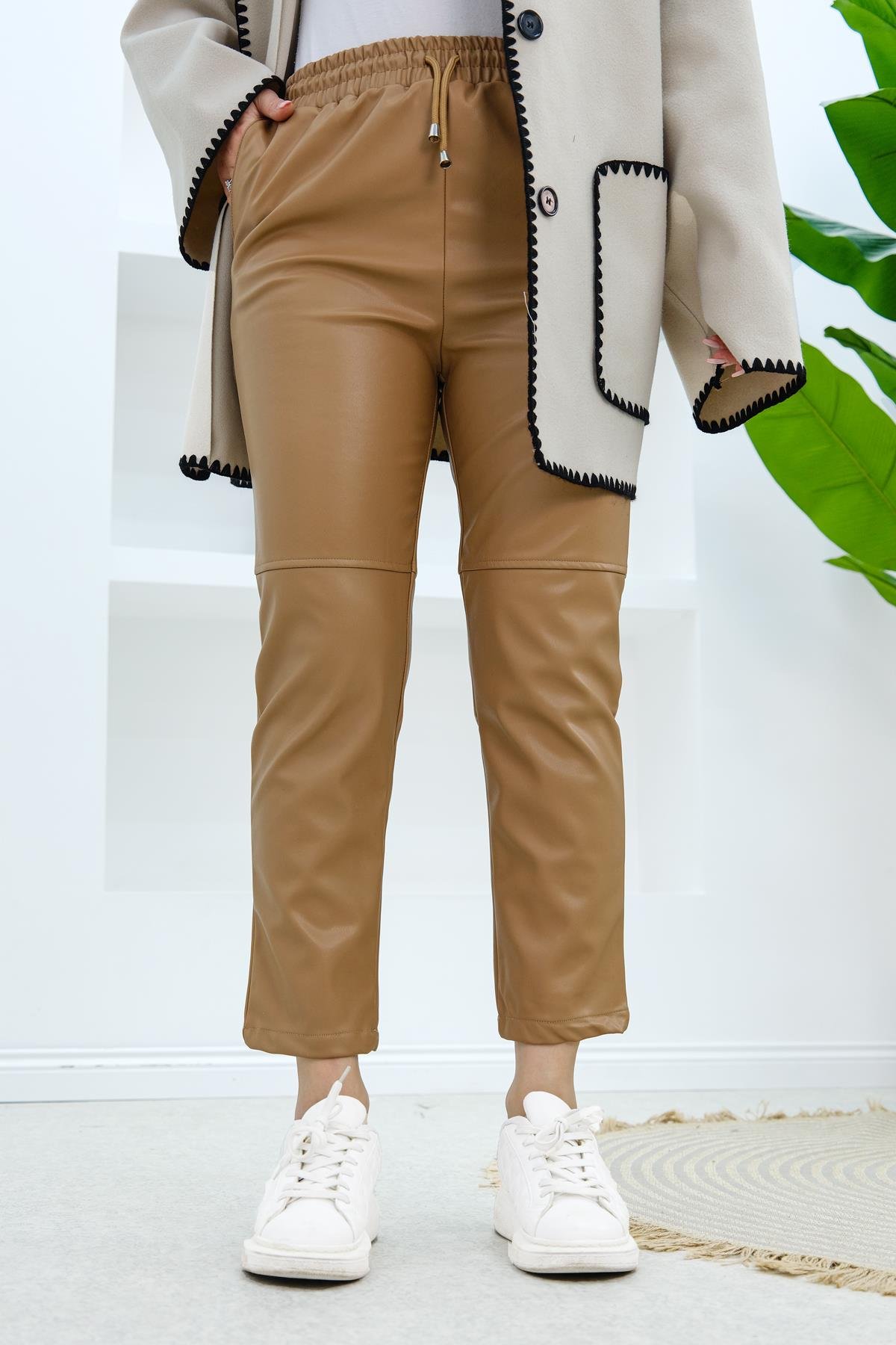 Dizi Dikişli Deri Pantolon Karamel