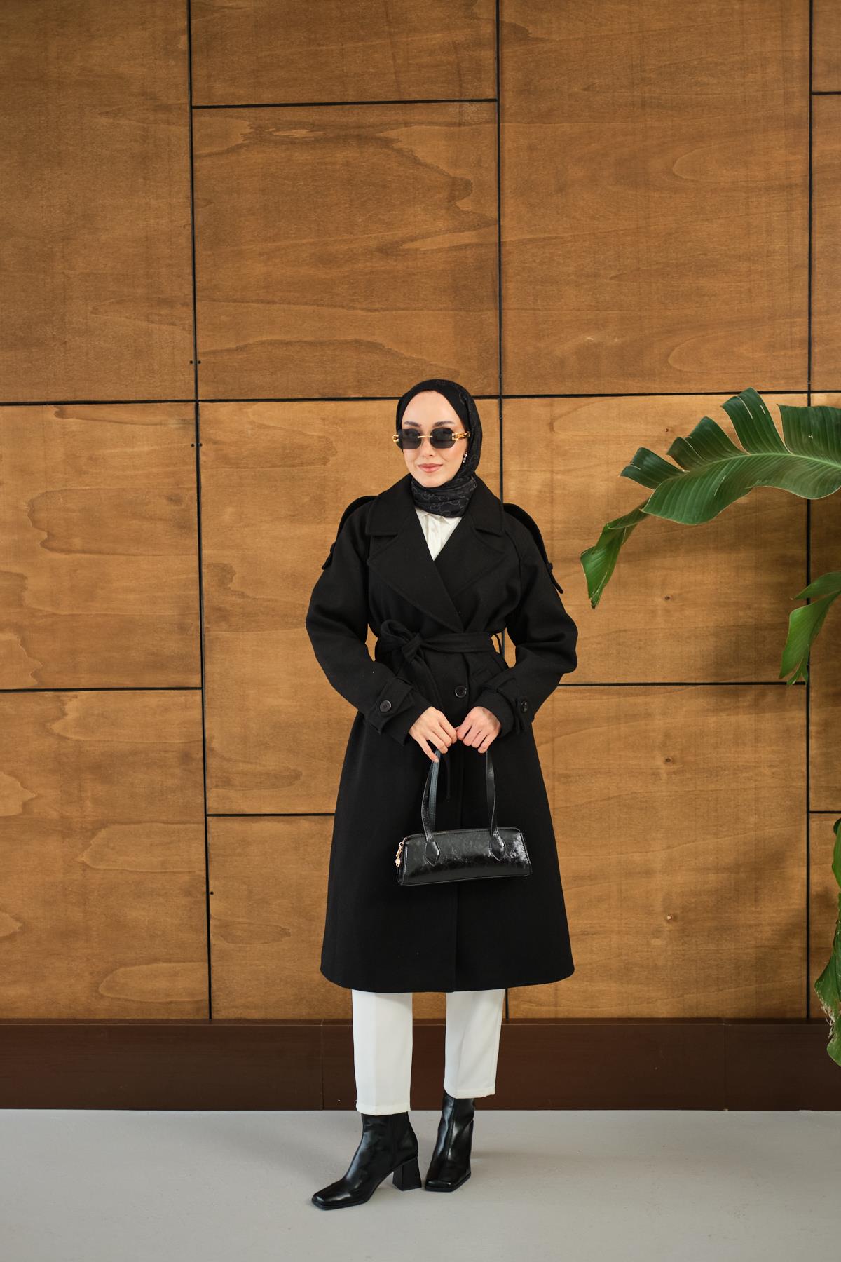 Düğme Detay Bel Bağlamalı Kaban Siyah