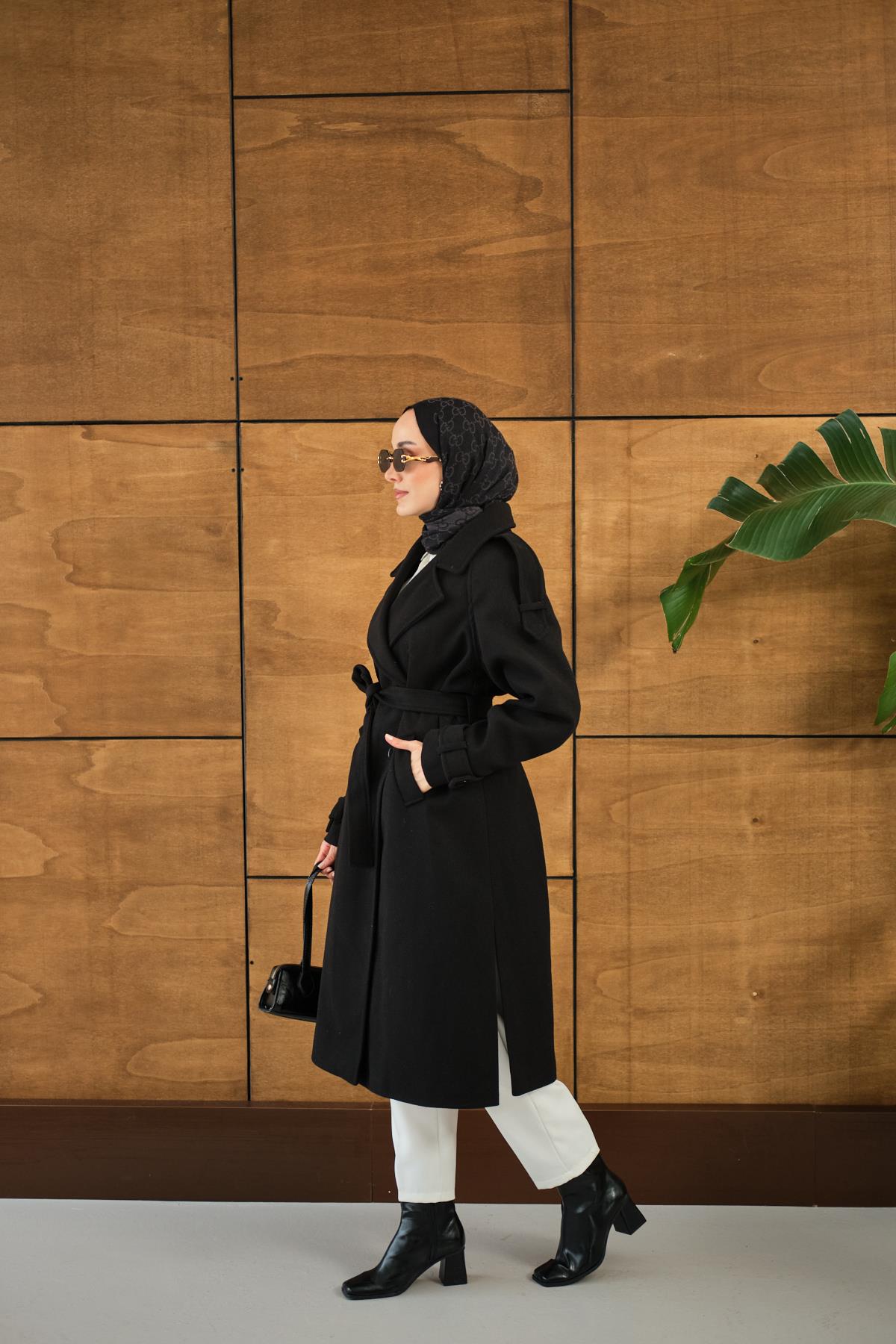 Düğme Detay Bel Bağlamalı Kaban Siyah