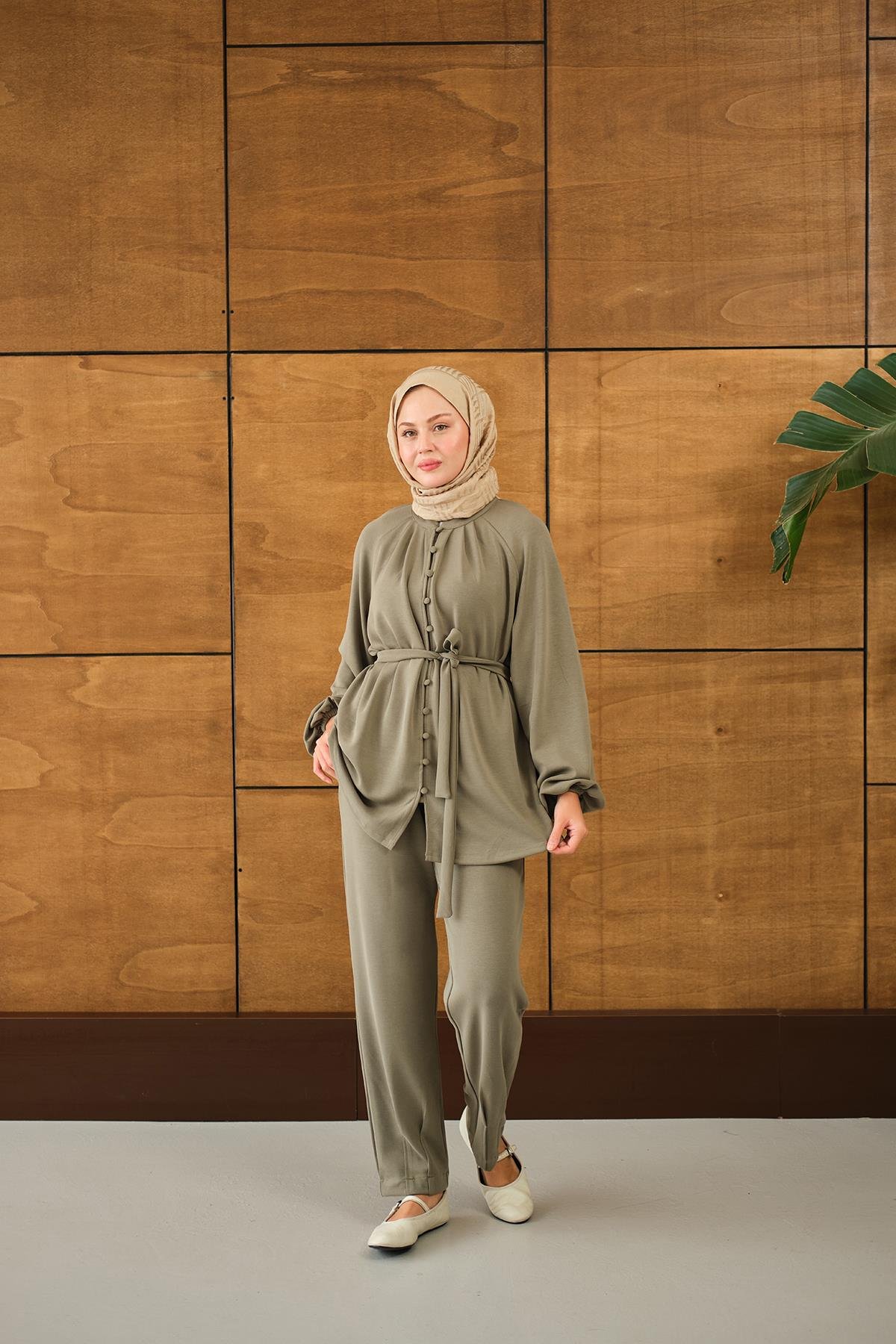 Düğme detaylı Bel Bağlamalı Takım Yeşil