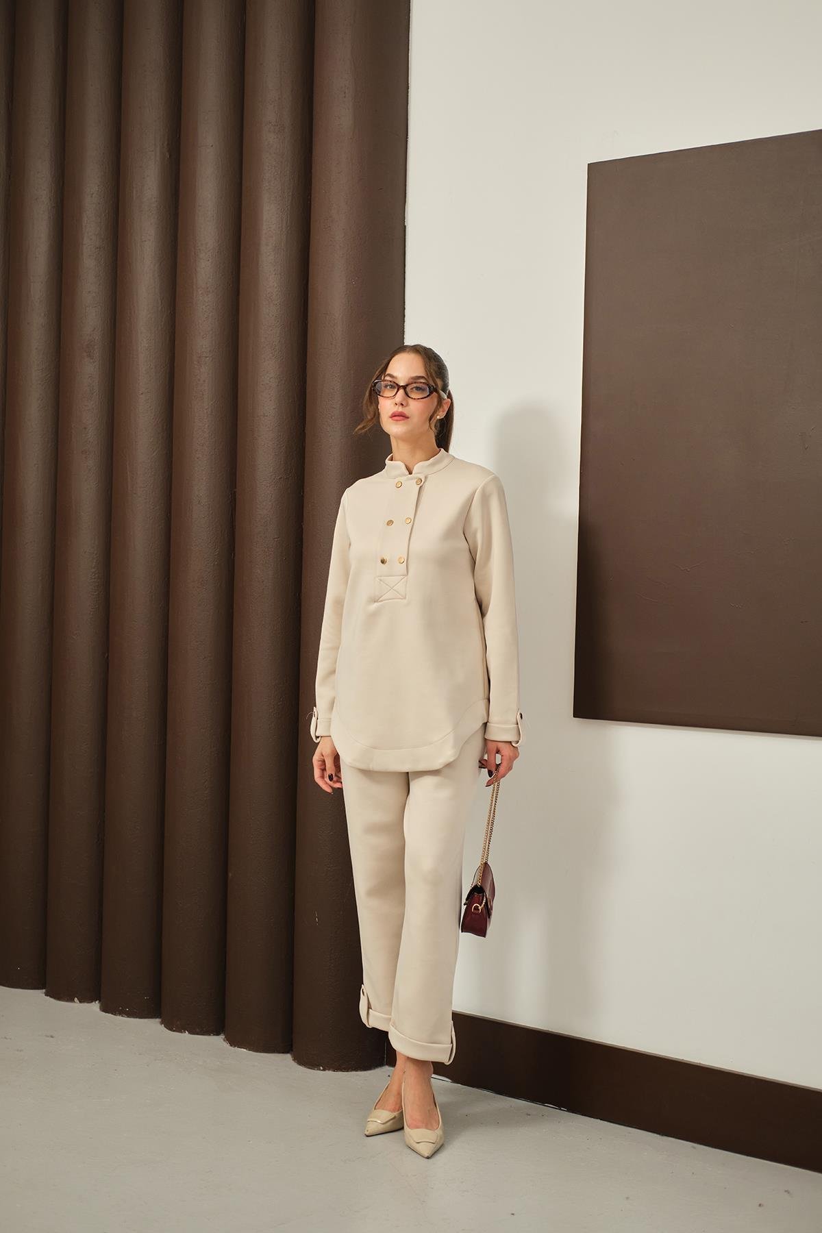 Düğme Detaylı Oval Kesim İkili Takım Krem