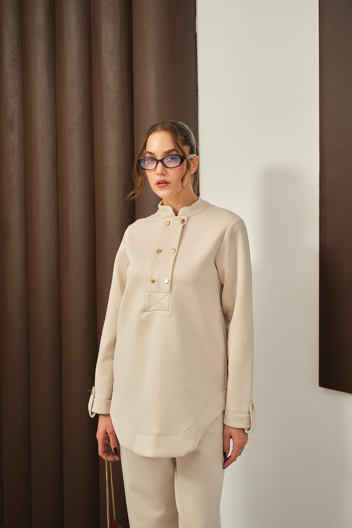 Düğme Detaylı Oval Kesim İkili Takım Krem