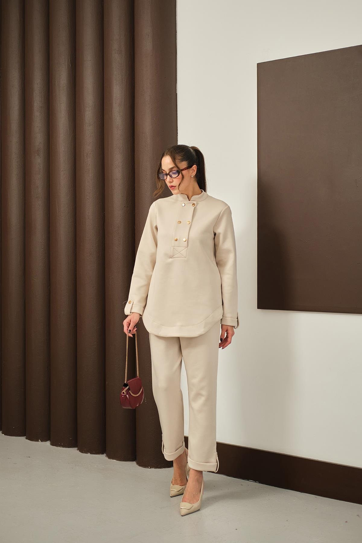 Düğme Detaylı Oval Kesim İkili Takım Krem