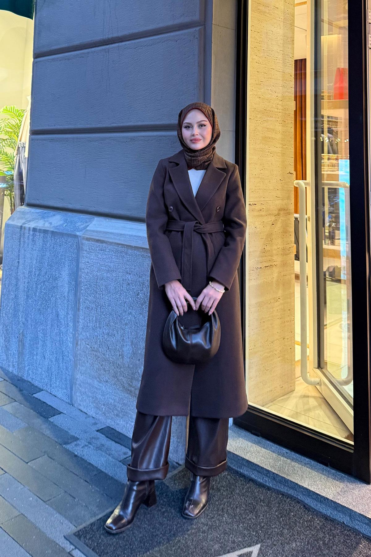 Düğme Ve Bel Bağlamalı Ara Boy Kaşe Kaban Kahverengi