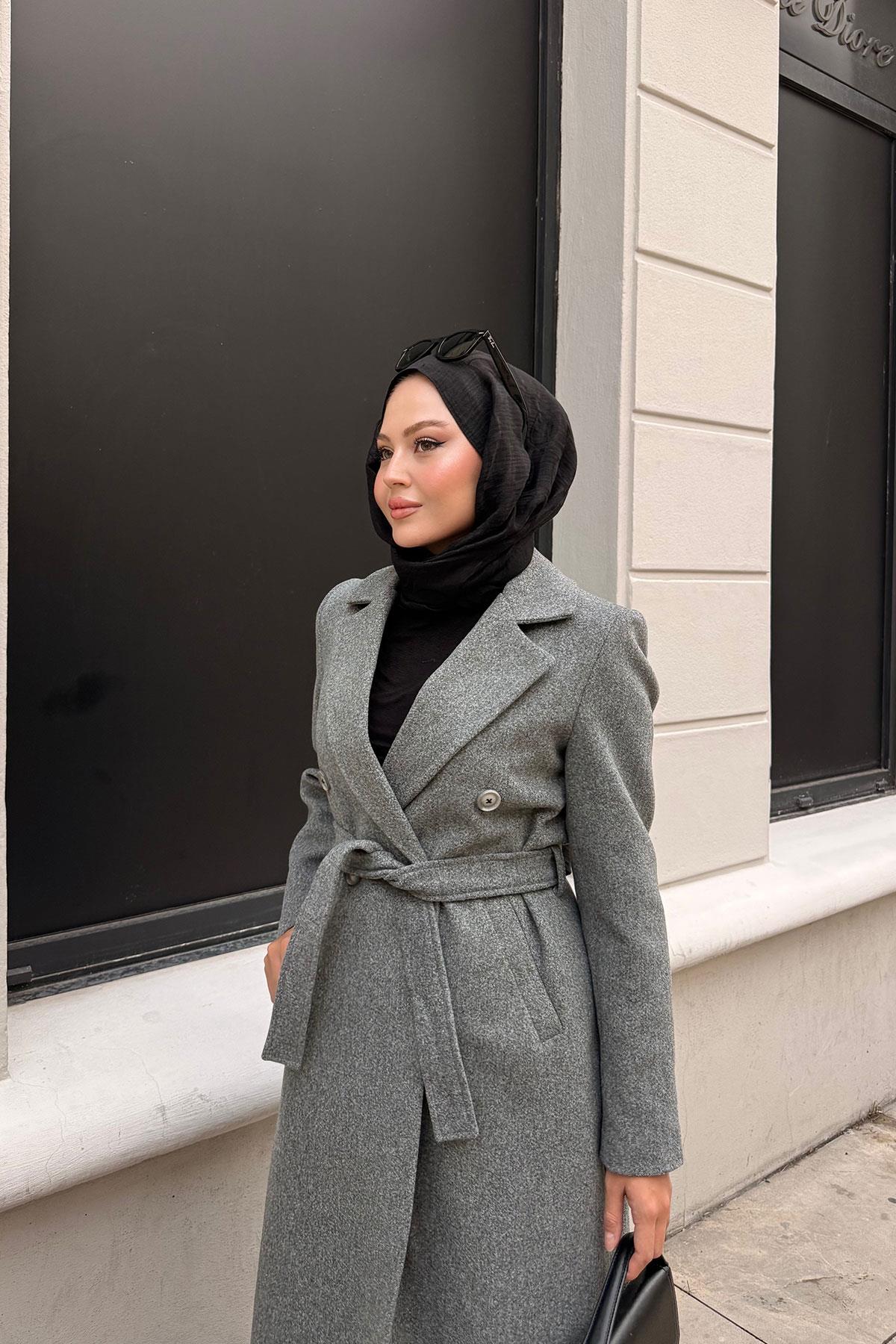 Düğme Ve Bel Bağlamalı Ara Boy Kaşe Kaban Füme