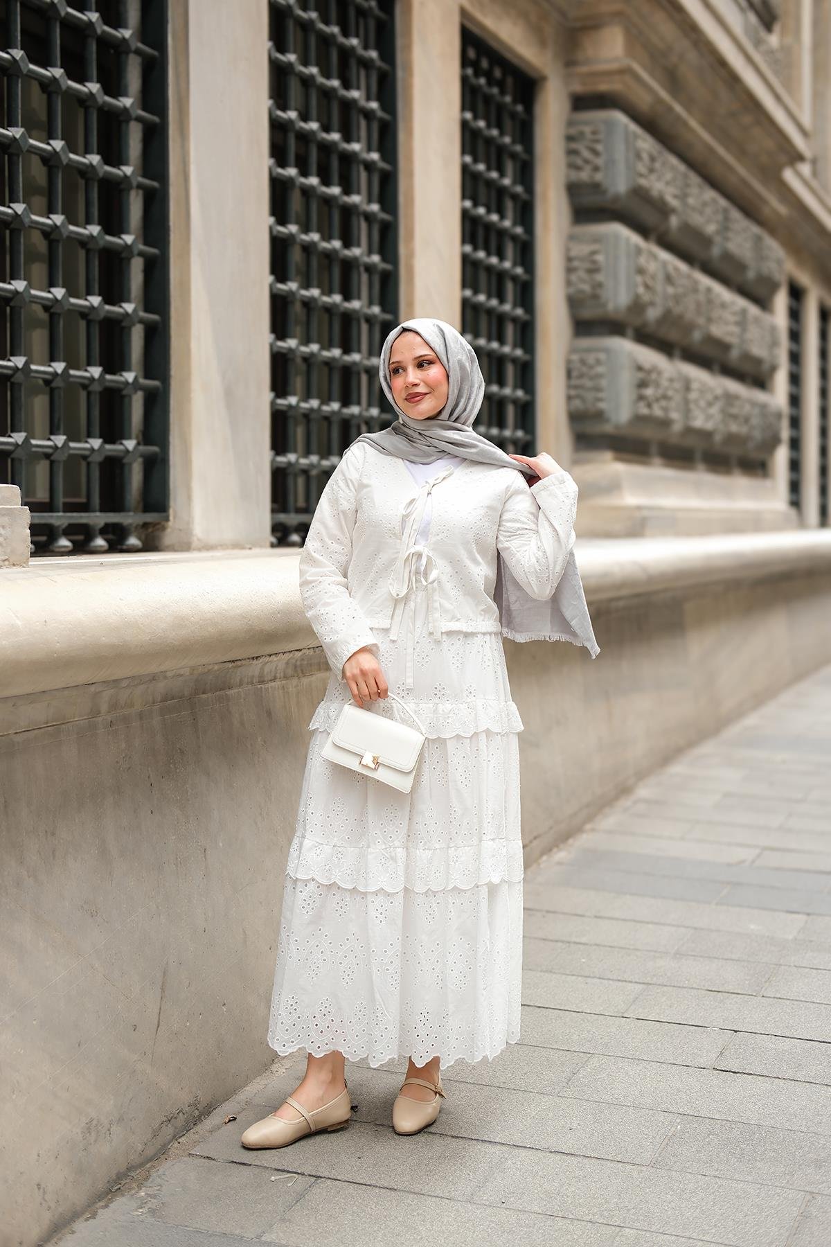 Eteği Volanlı Takım Beyaz