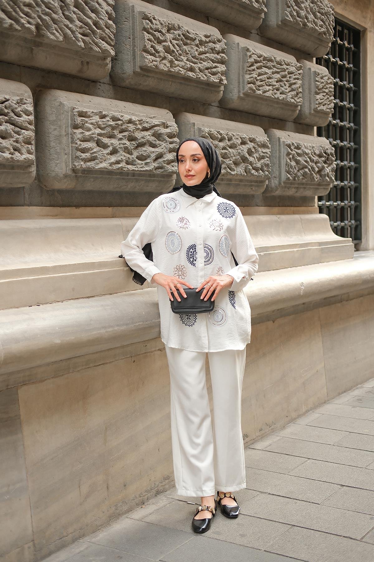 Etnik Pul Nakış İşlemeli Gömlek Beyaz