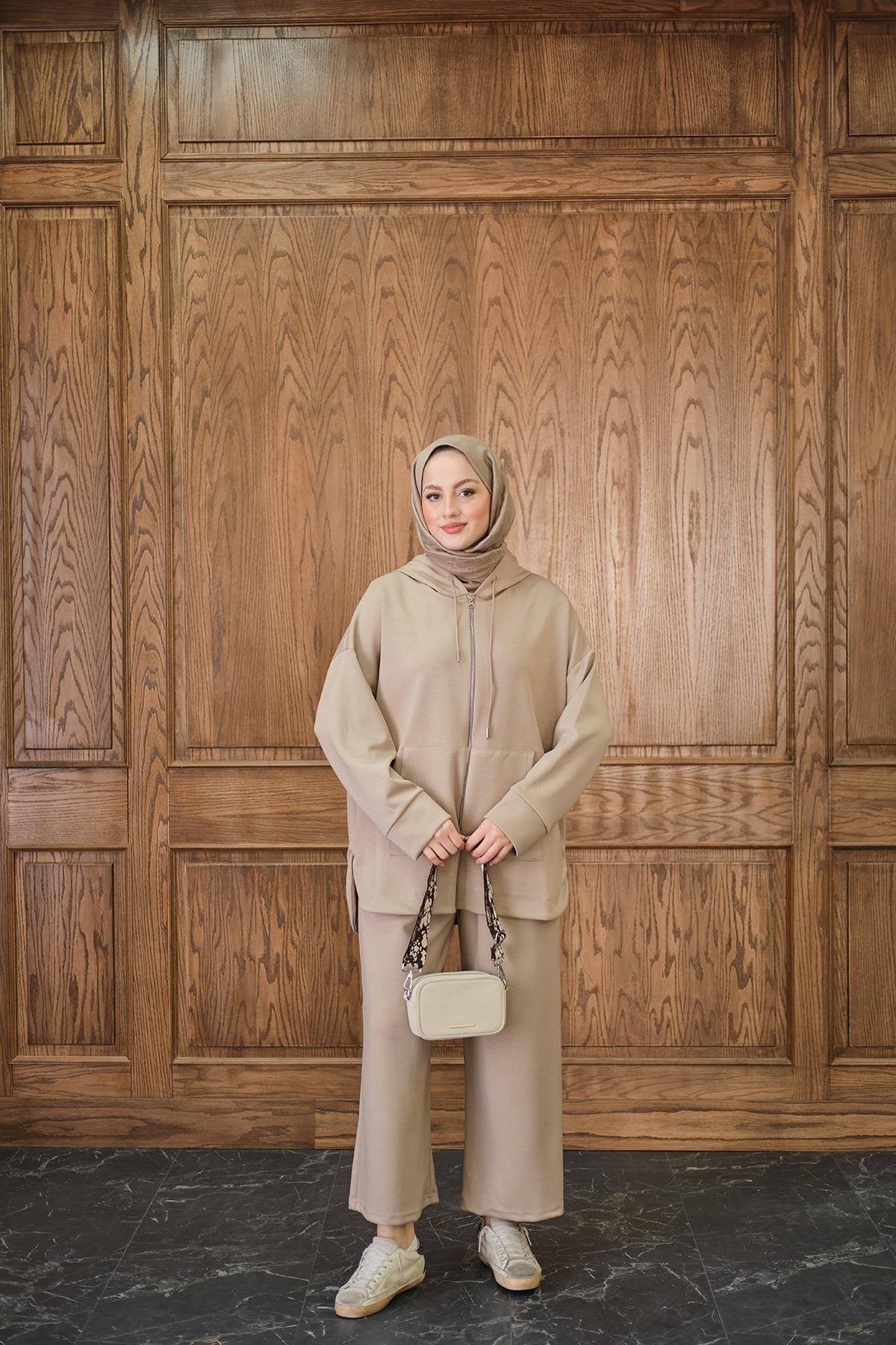 Fermuar Detay Kapüşonlu Takım Krem