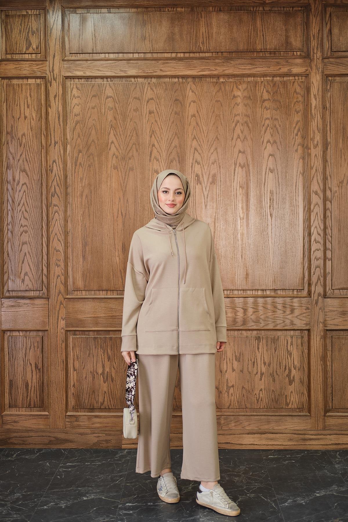 Fermuar Detay Kapüşonlu Takım Krem