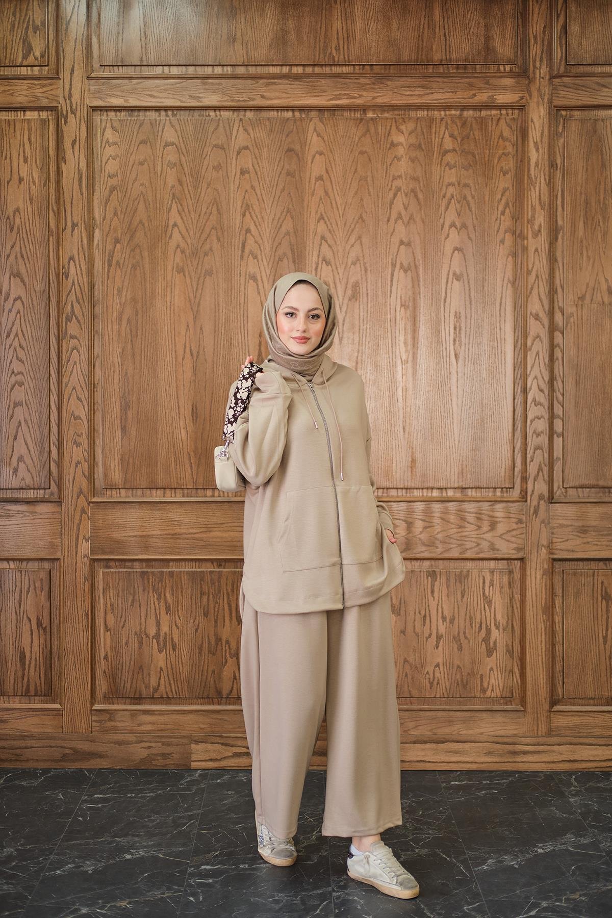 Fermuar Detay Kapüşonlu Takım Krem